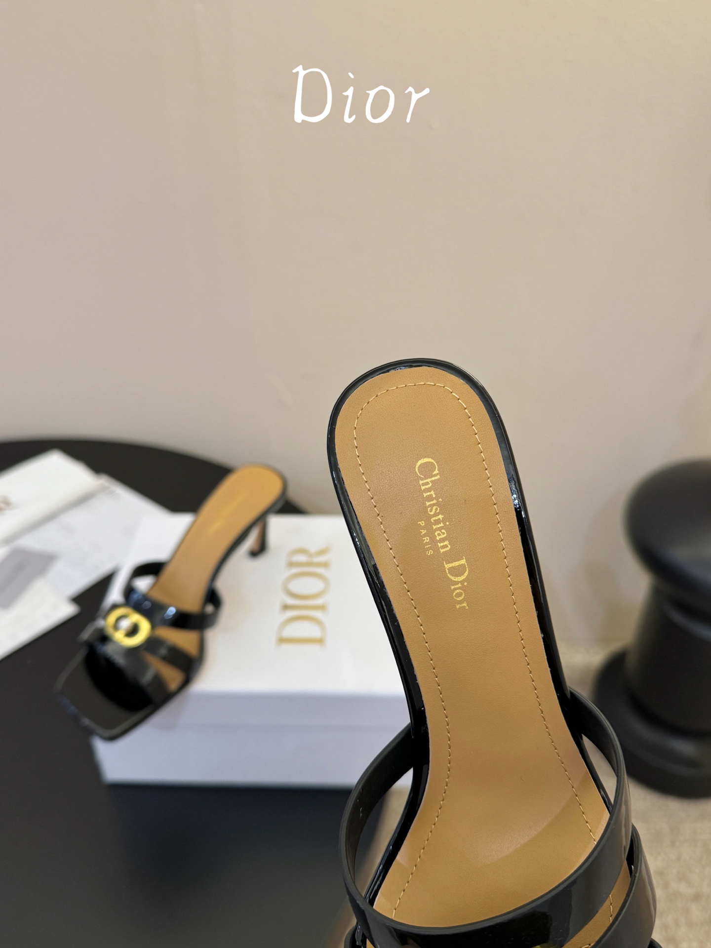 Dior | 迪奥早春新品走秀款假风平底拖鞋！ 硬货上新🆕❥代购级别！高级感十足！国内外博主刷爆的一款，