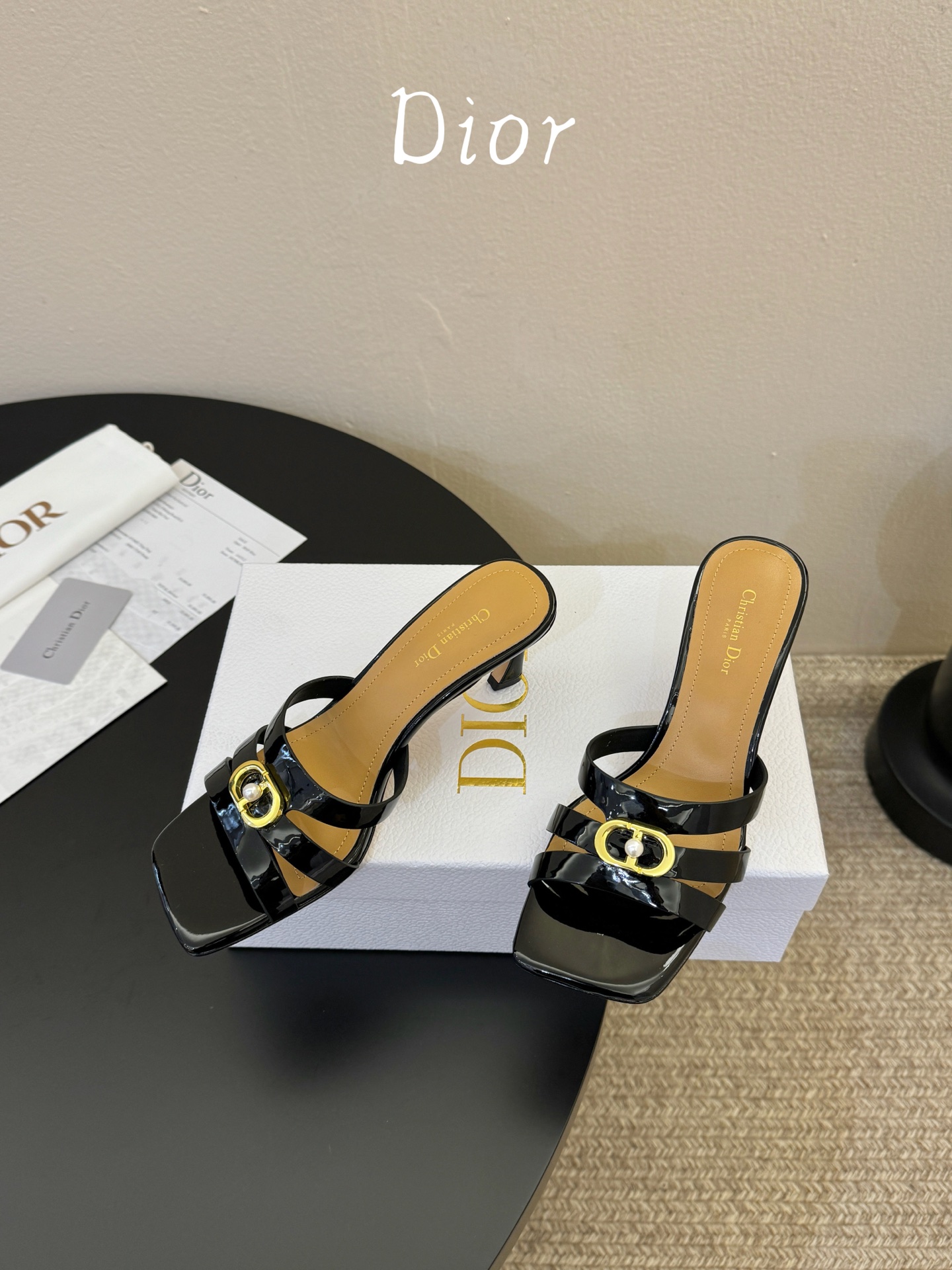 Dior | 迪奥早春新品走秀款假风平底拖鞋！ 硬货上新🆕❥代购级别！高级感十足！国内外博主刷爆的一款，