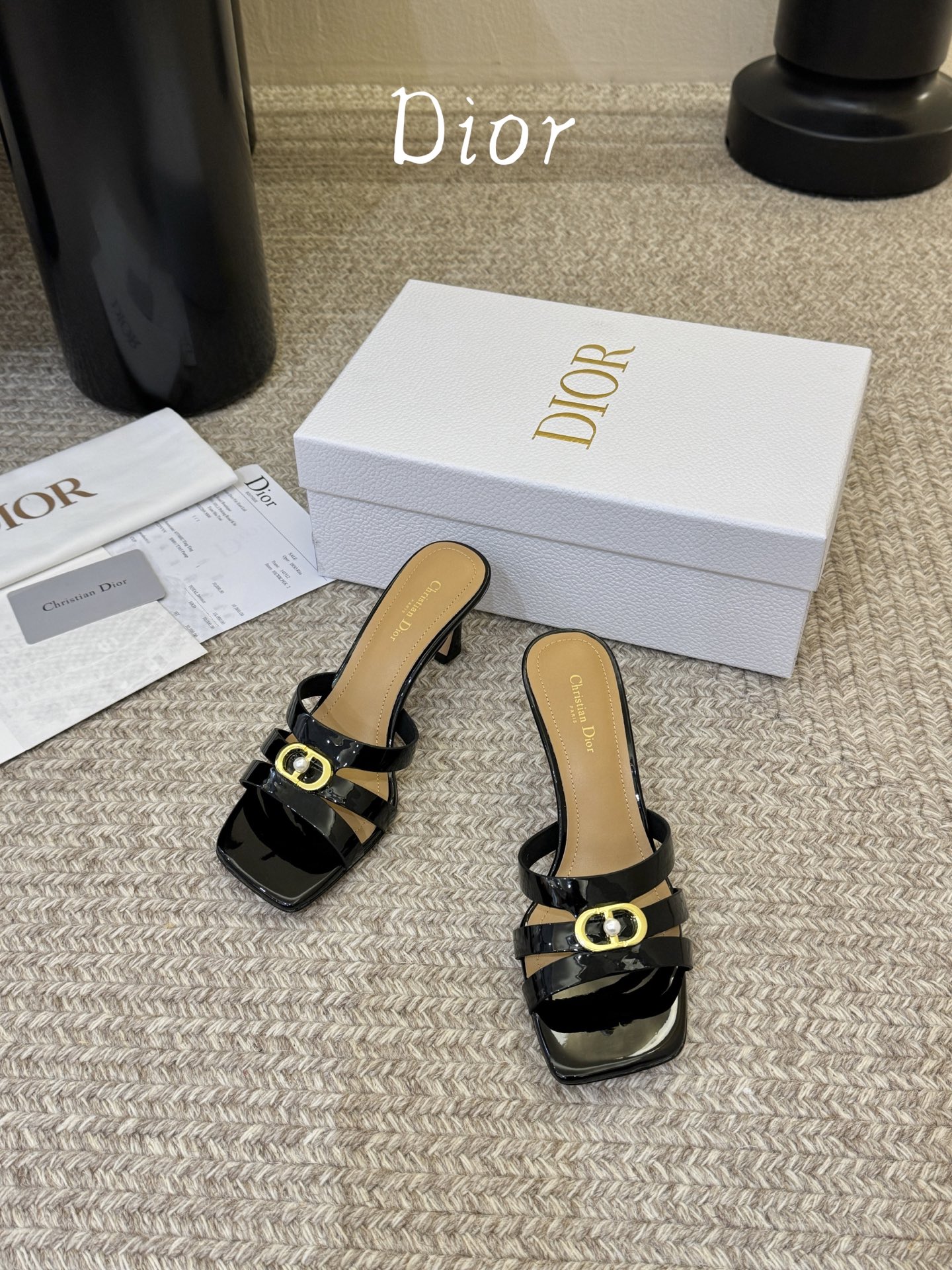 Dior | 迪奥早春新品走秀款假风平底拖鞋！ 硬货上新🆕❥代购级别！高级感十足！国内外博主刷爆的一款，