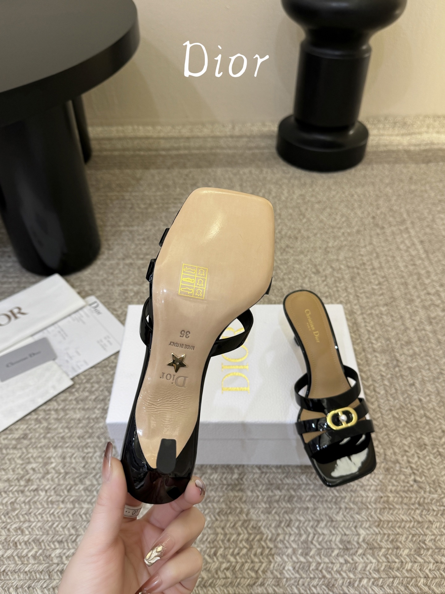 Dior | 迪奥早春新品走秀款假风平底拖鞋！ 硬货上新🆕❥代购级别！高级感十足！国内外博主刷爆的一款，