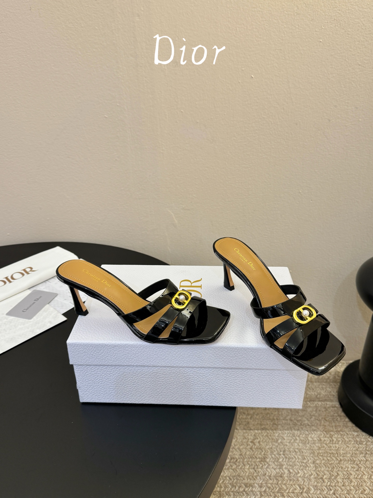 Dior | 迪奥早春新品走秀款假风平底拖鞋！ 硬货上新🆕❥代购级别！高级感十足！国内外博主刷爆的一款，