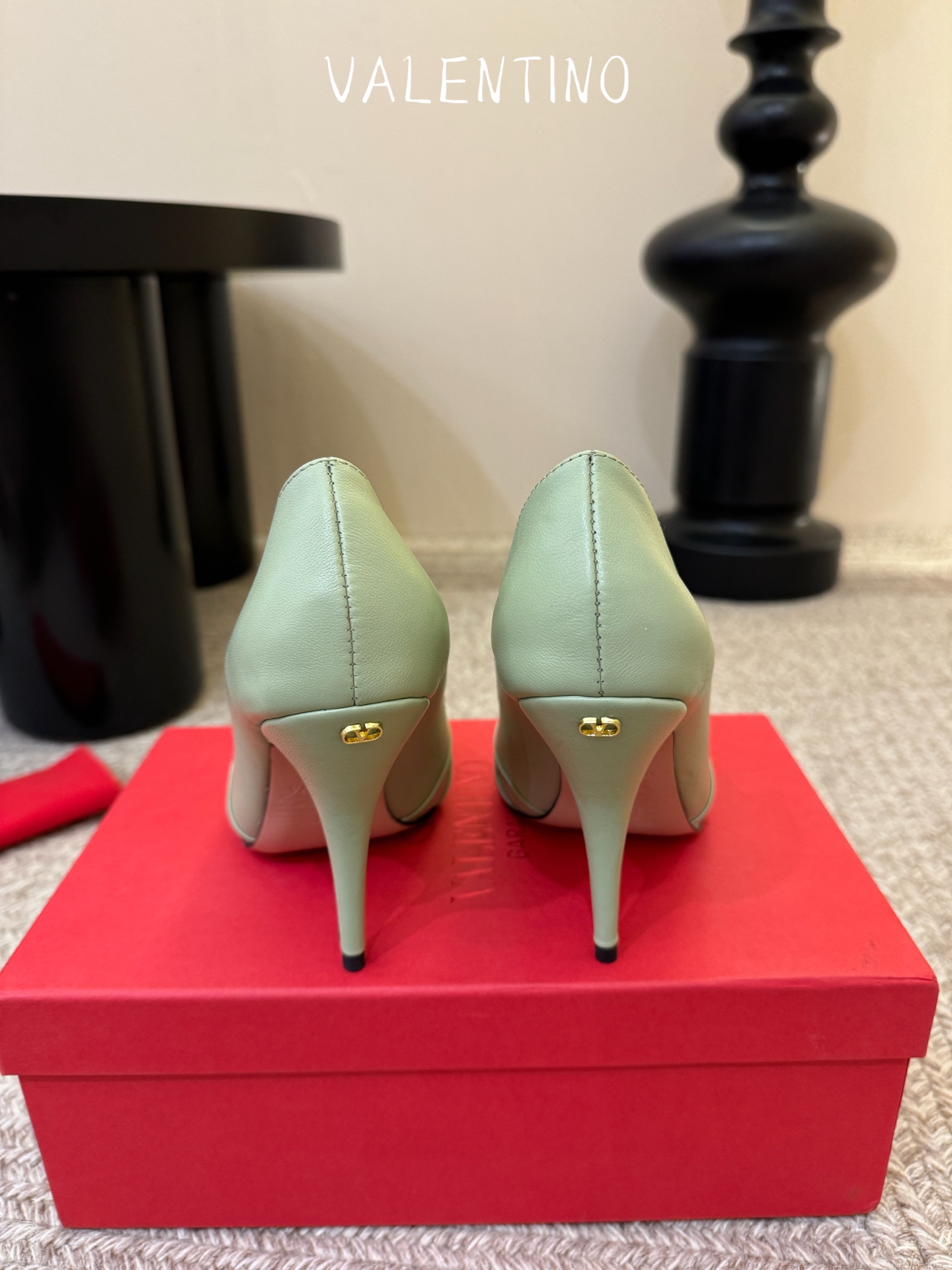 华伦天奴Valentino水晶镶嵌豹子🐆“有金有赚”🤩豹子元素上的金色勾丝点缀水晶镶嵌奢华精致让Vale