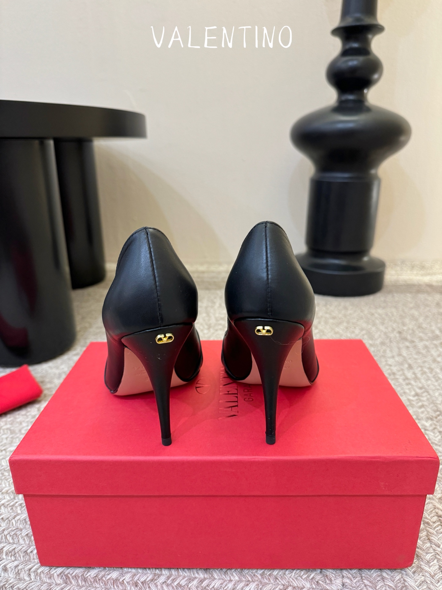 华伦天奴Valentino水晶镶嵌豹子🐆“有金有赚”🤩豹子元素上的金色勾丝点缀水晶镶嵌奢华精致让Vale