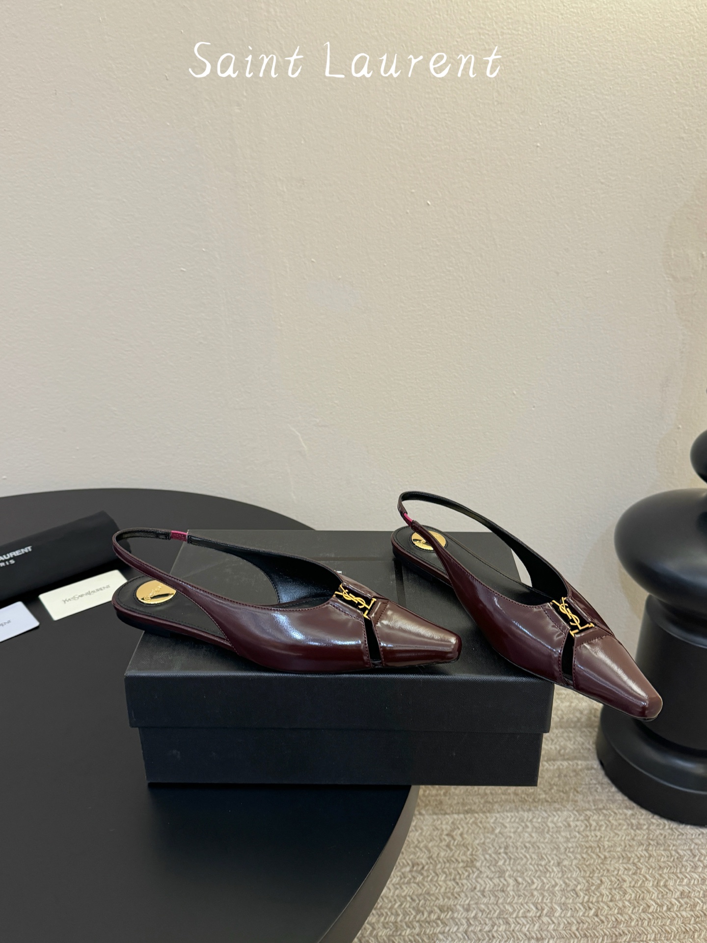 Saint Lauren* 圣罗兰走秀款超尖头平底单鞋走秀款 把美丽刑锯表现的淋漓尽致 姐姐的美丽尤物平