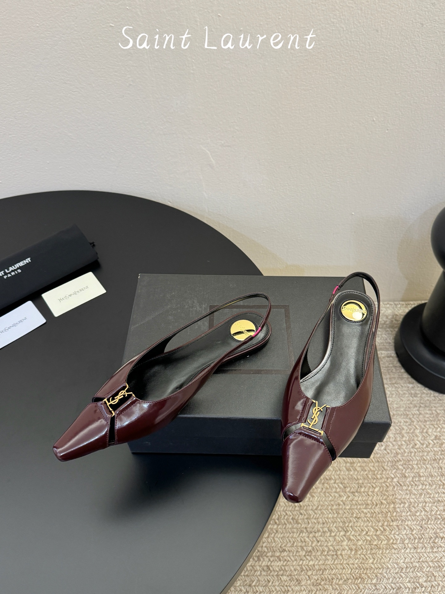 Saint Lauren* 圣罗兰走秀款超尖头平底单鞋走秀款 把美丽刑锯表现的淋漓尽致 姐姐的美丽尤物平