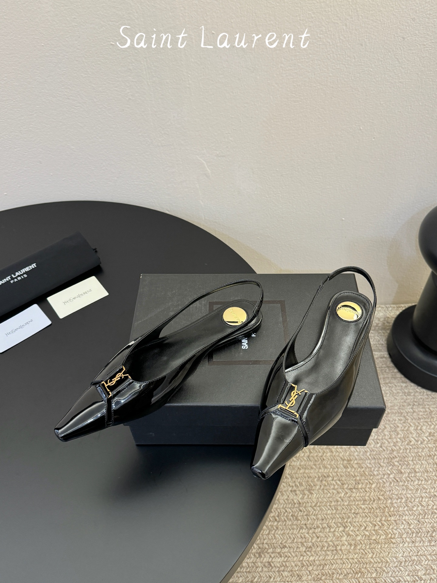 Saint Lauren* 圣罗兰走秀款超尖头平底单鞋走秀款 把美丽刑锯表现的淋漓尽致 姐姐的美丽尤物平