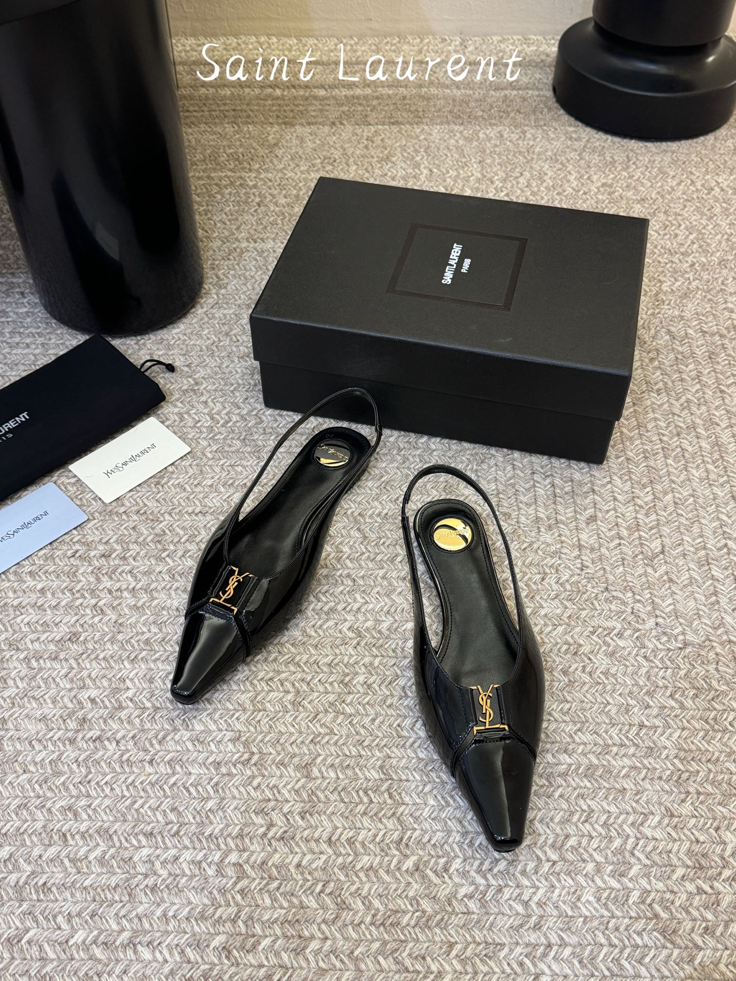 Saint Lauren* 圣罗兰走秀款超尖头平底单鞋走秀款 把美丽刑锯表现的淋漓尽致 姐姐的美丽尤物平