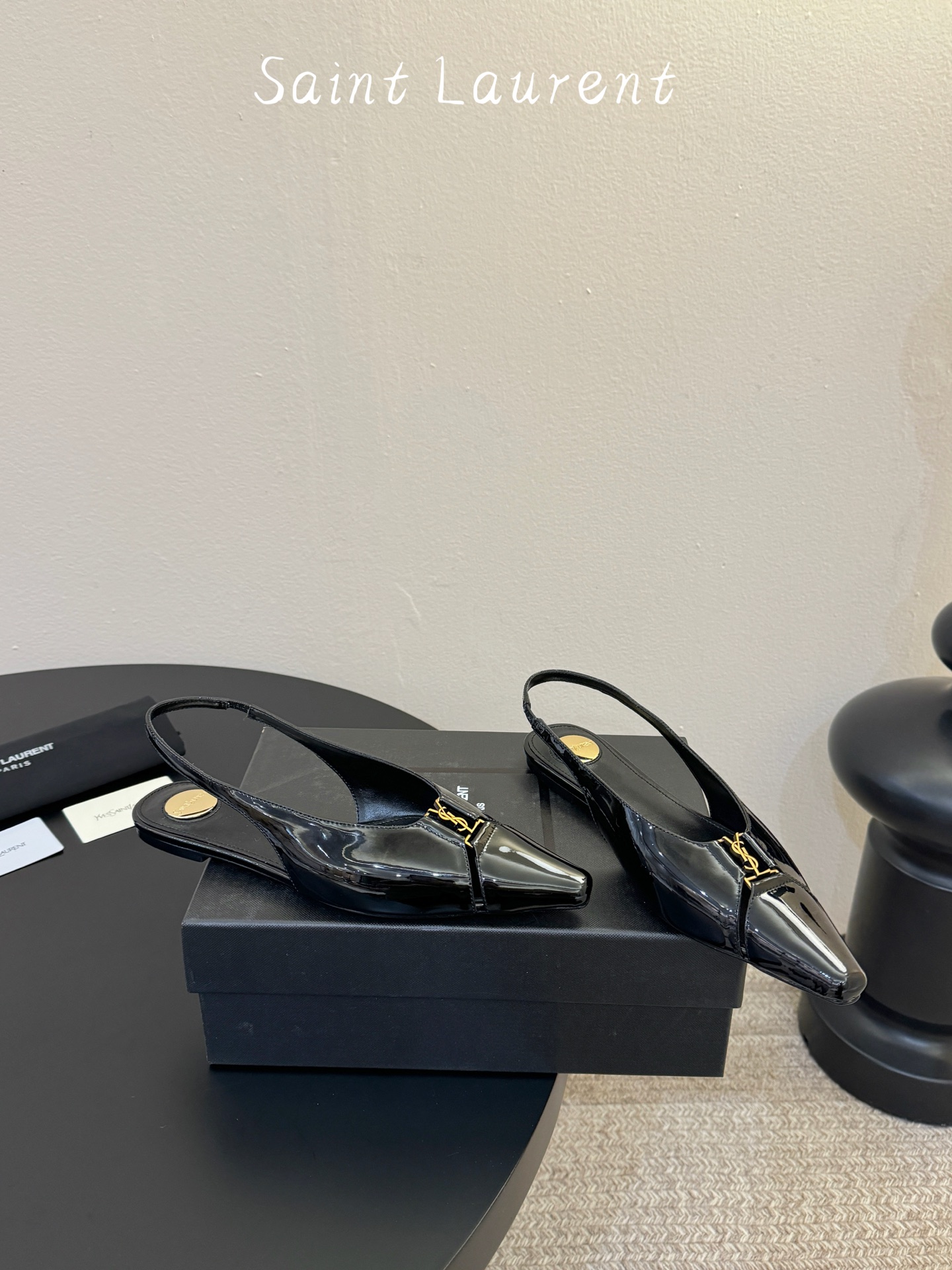 Saint Lauren* 圣罗兰走秀款超尖头平底单鞋走秀款 把美丽刑锯表现的淋漓尽致 姐姐的美丽尤物平