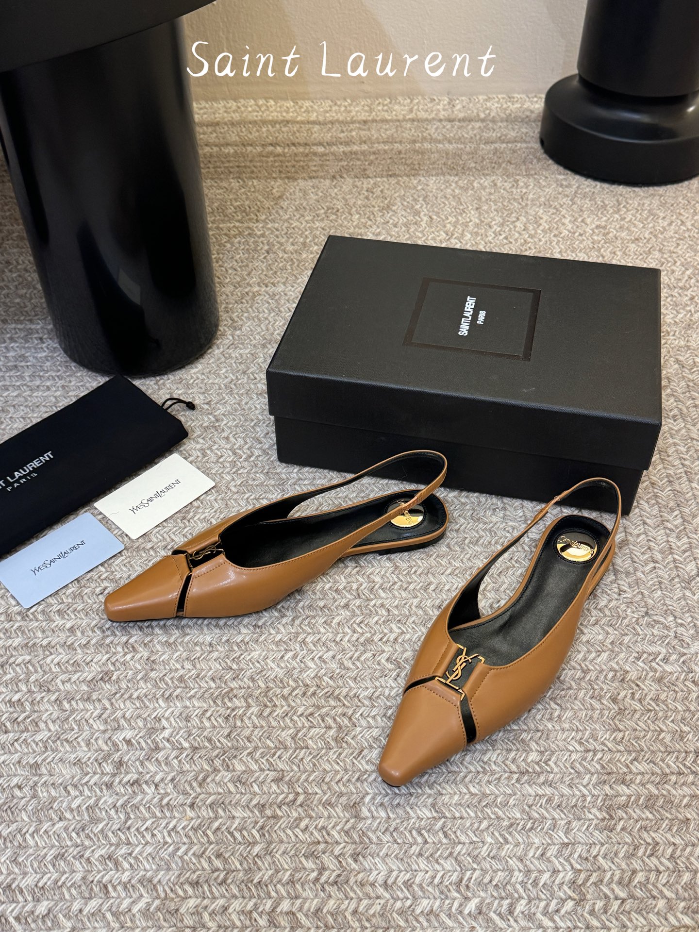 Saint Lauren* 圣罗兰走秀款超尖头平底单鞋走秀款 把美丽刑锯表现的淋漓尽致 姐姐的美丽尤物平