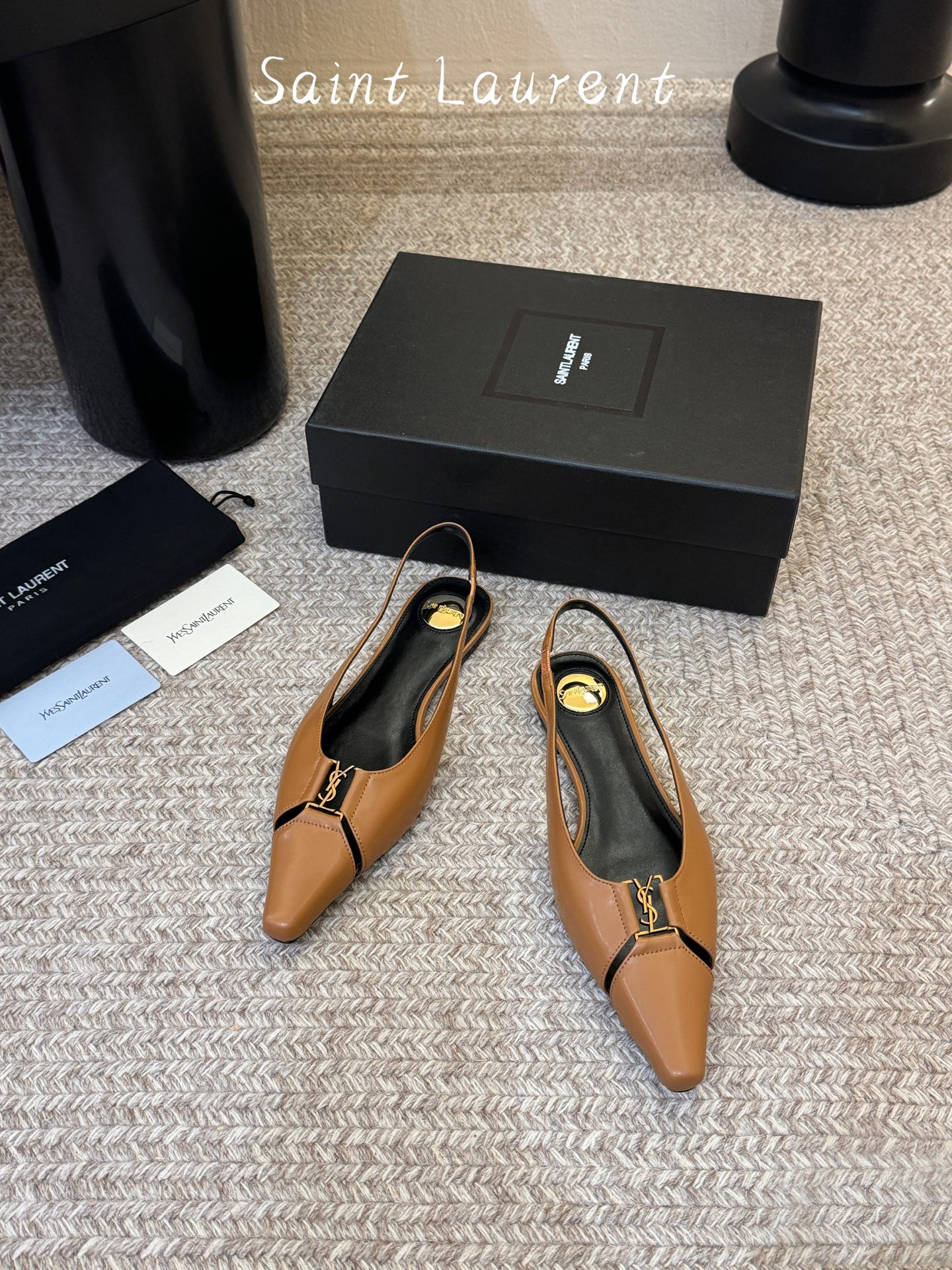 Saint Lauren* 圣罗兰走秀款超尖头平底单鞋走秀款 把美丽刑锯表现的淋漓尽致 姐姐的美丽尤物平