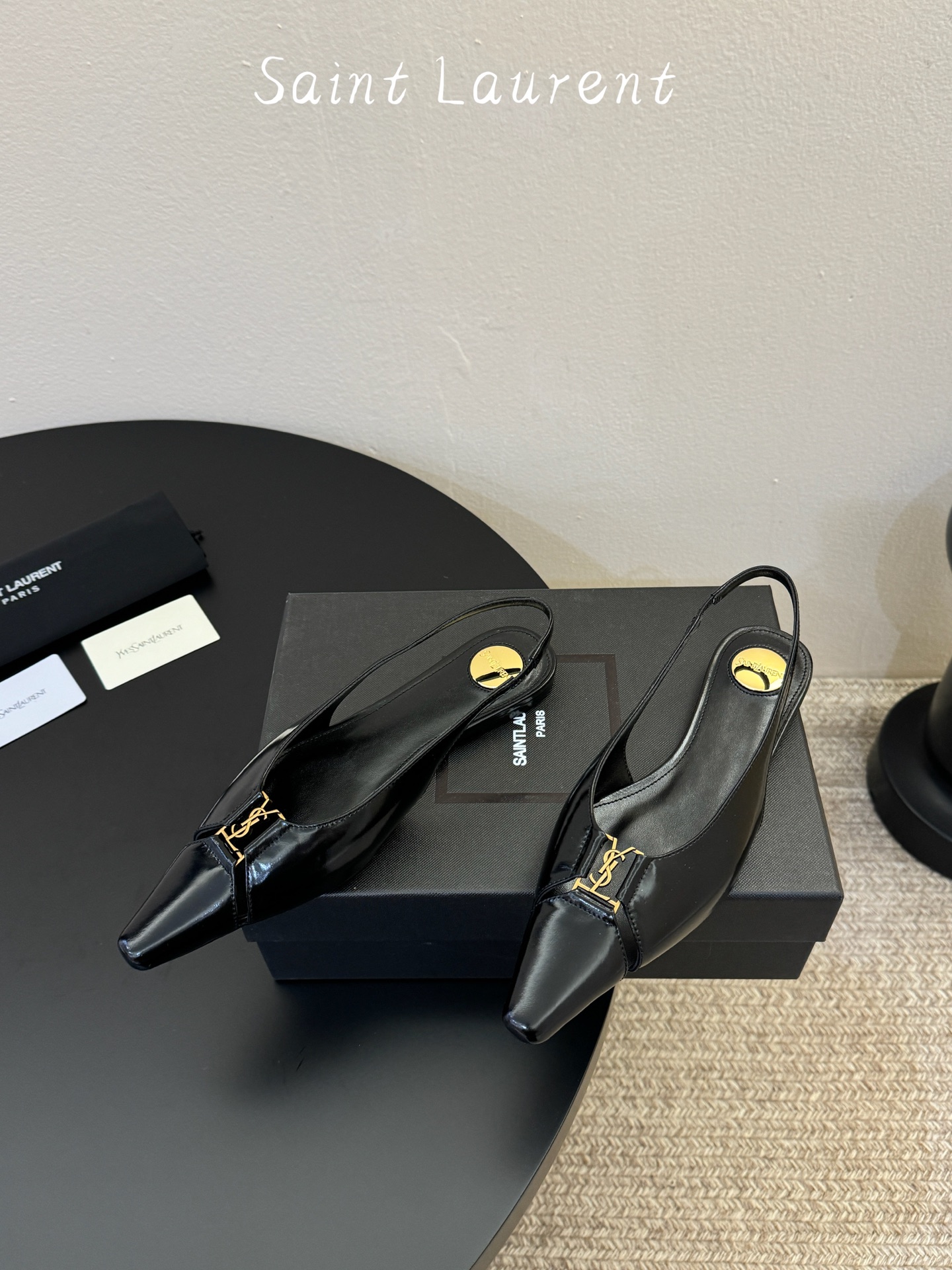 Saint Lauren* 圣罗兰走秀款超尖头平底单鞋走秀款 把美丽刑锯表现的淋漓尽致 姐姐的美丽尤物平