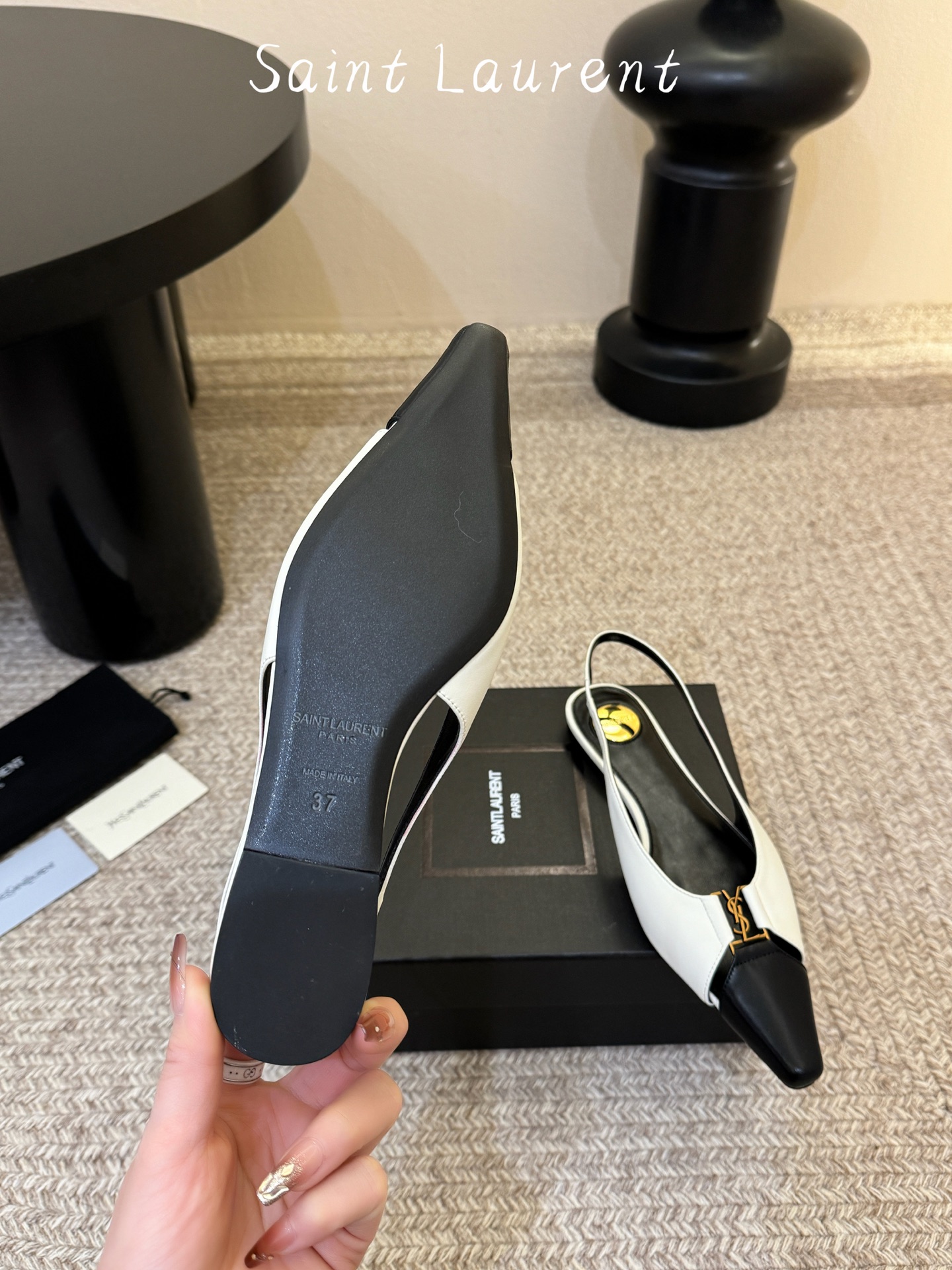 Saint Lauren* 圣罗兰走秀款超尖头平底单鞋走秀款 把美丽刑锯表现的淋漓尽致 姐姐的美丽尤物平