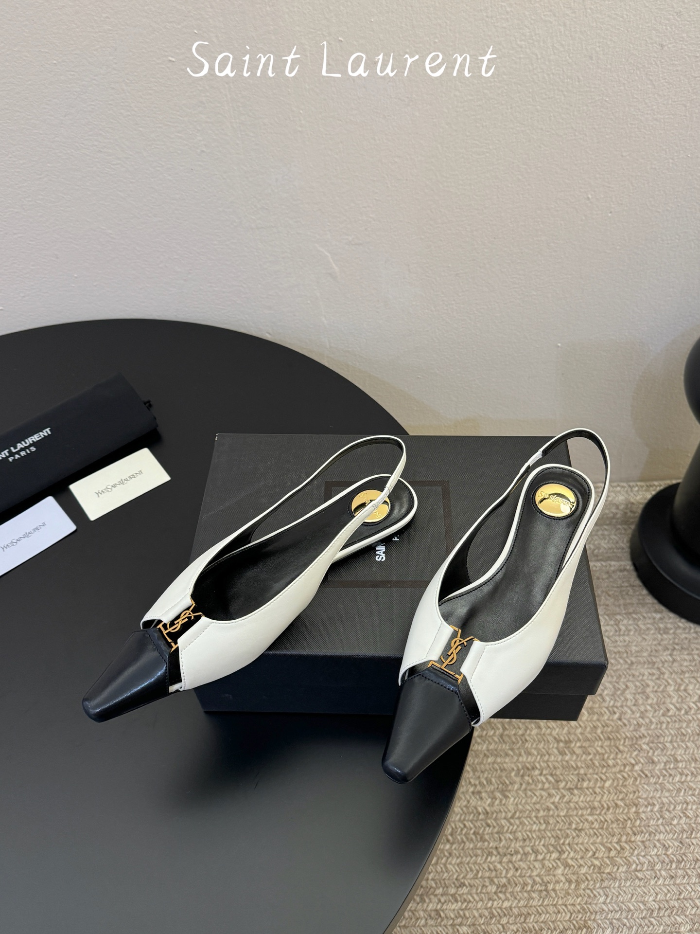 Saint Lauren* 圣罗兰走秀款超尖头平底单鞋走秀款 把美丽刑锯表现的淋漓尽致 姐姐的美丽尤物平