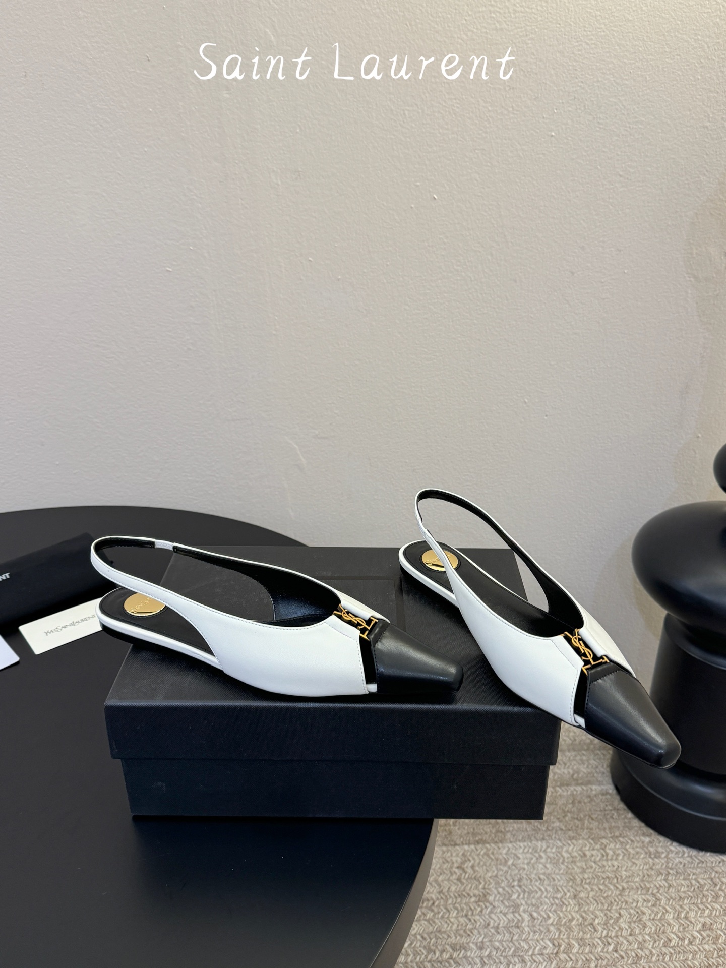 Saint Lauren* 圣罗兰走秀款超尖头平底单鞋走秀款 把美丽刑锯表现的淋漓尽致 姐姐的美丽尤物平