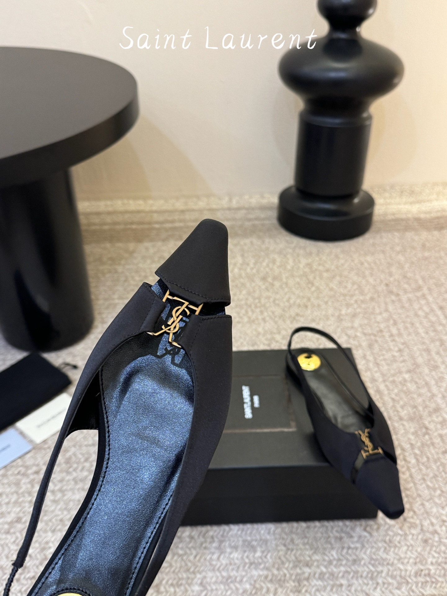 Saint Lauren* 圣罗兰走秀款超尖头平底单鞋走秀款 把美丽刑锯表现的淋漓尽致 姐姐的美丽尤物平