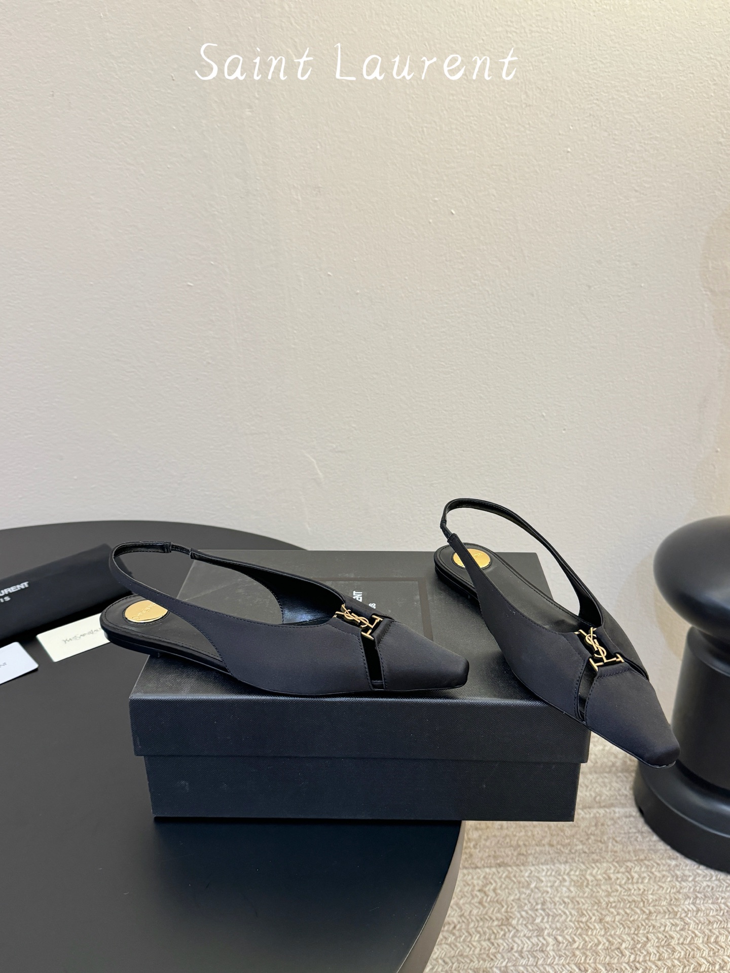 Saint Lauren* 圣罗兰走秀款超尖头平底单鞋走秀款 把美丽刑锯表现的淋漓尽致 姐姐的美丽尤物平