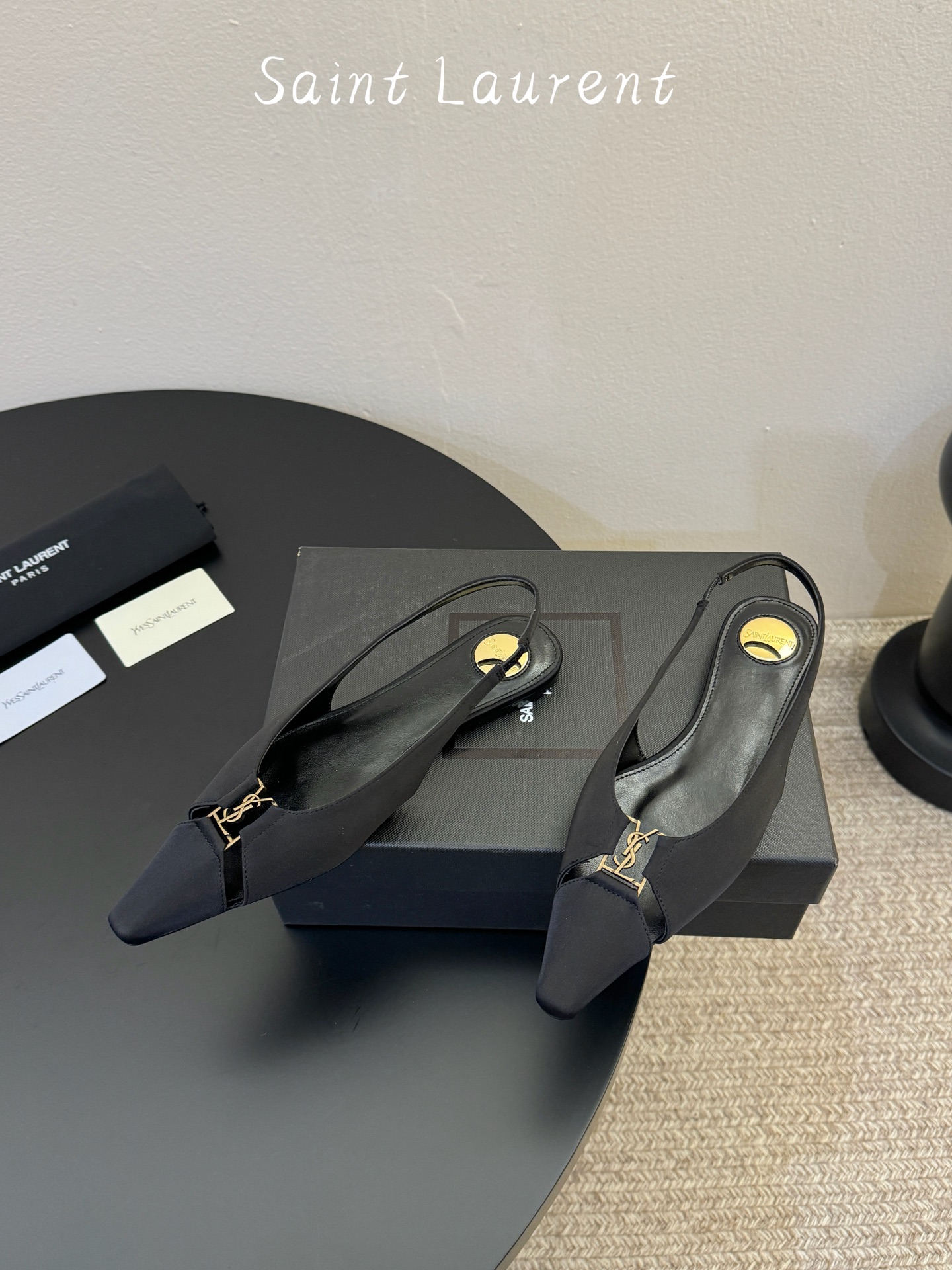 Saint Lauren* 圣罗兰走秀款超尖头平底单鞋走秀款 把美丽刑锯表现的淋漓尽致 姐姐的美丽尤物平