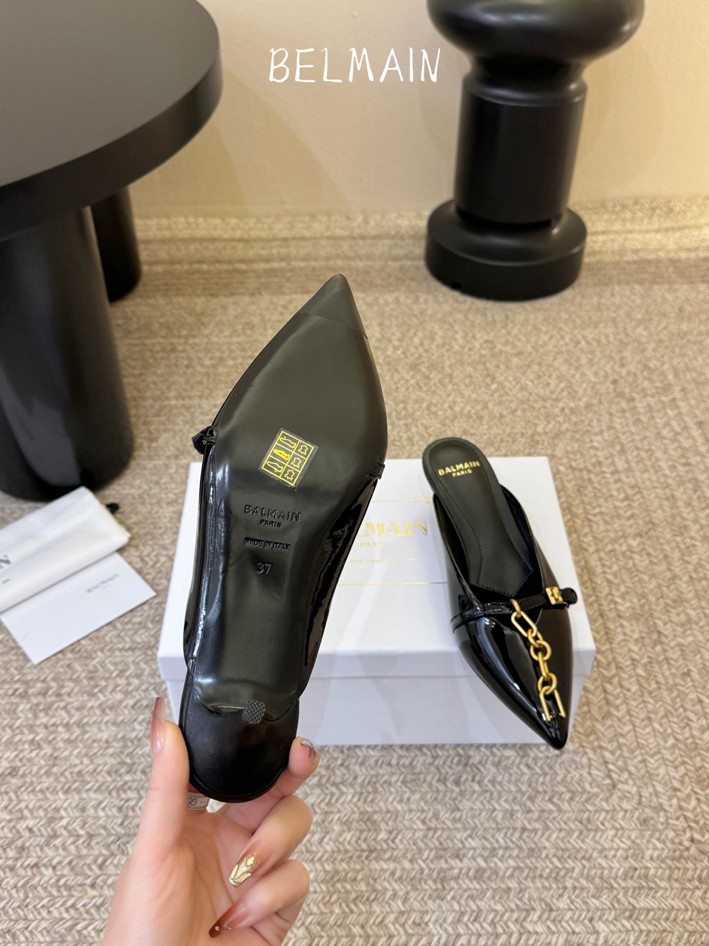 巴黎世家 BALENCA*A 新款牛皮拖鞋系列！这款鞋型是淑女尖头单鞋上脚美爆又百搭 INS爆款 原版购