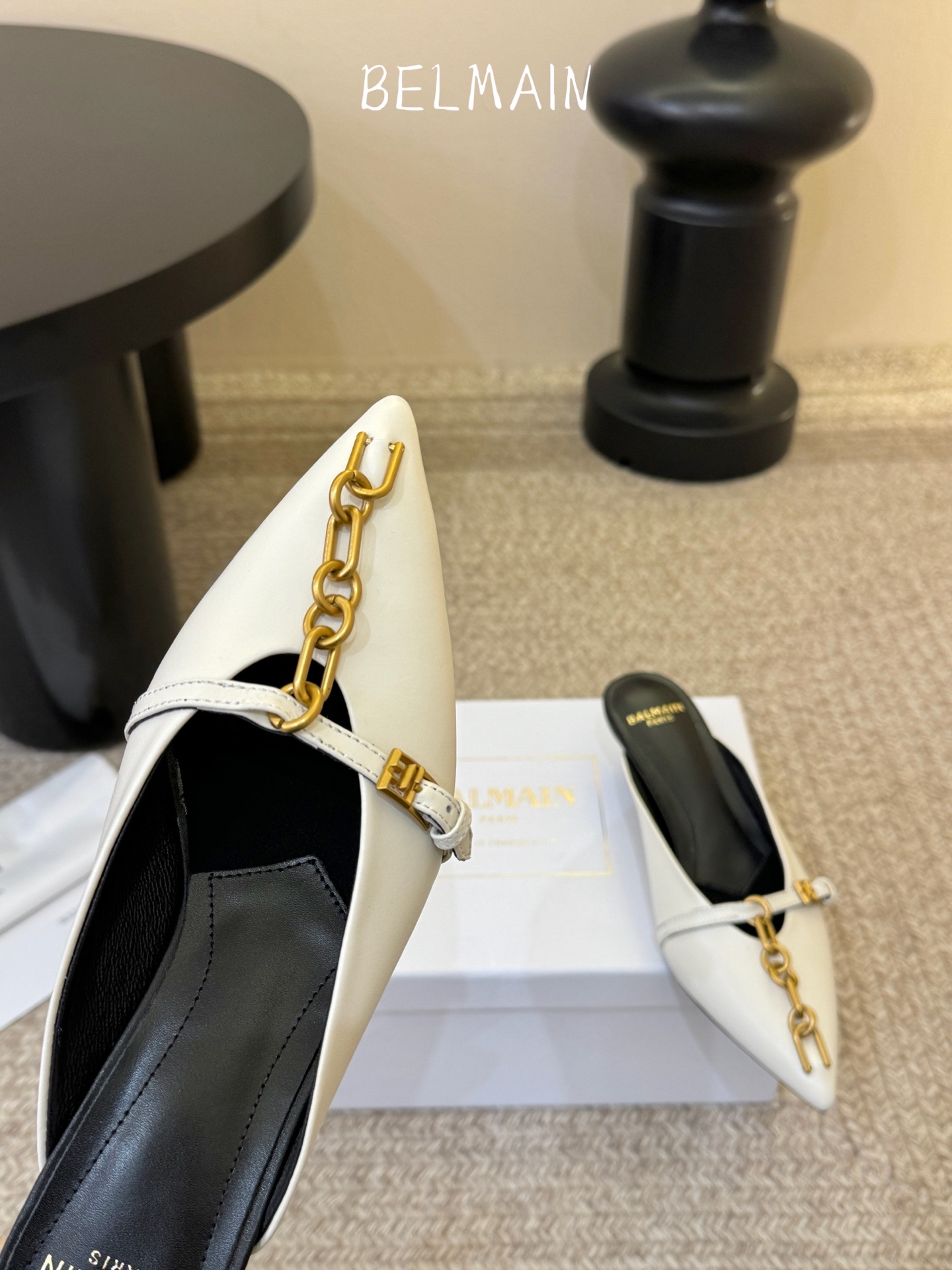 巴黎世家 BALENCA*A 新款牛皮拖鞋系列！这款鞋型是淑女尖头单鞋上脚美爆又百搭 INS爆款 原版购