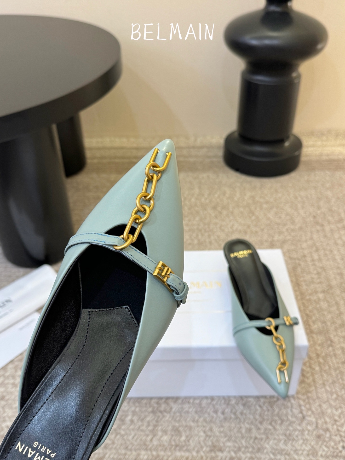 巴黎世家 BALENCA*A 新款牛皮拖鞋系列！这款鞋型是淑女尖头单鞋上脚美爆又百搭 INS爆款 原版购