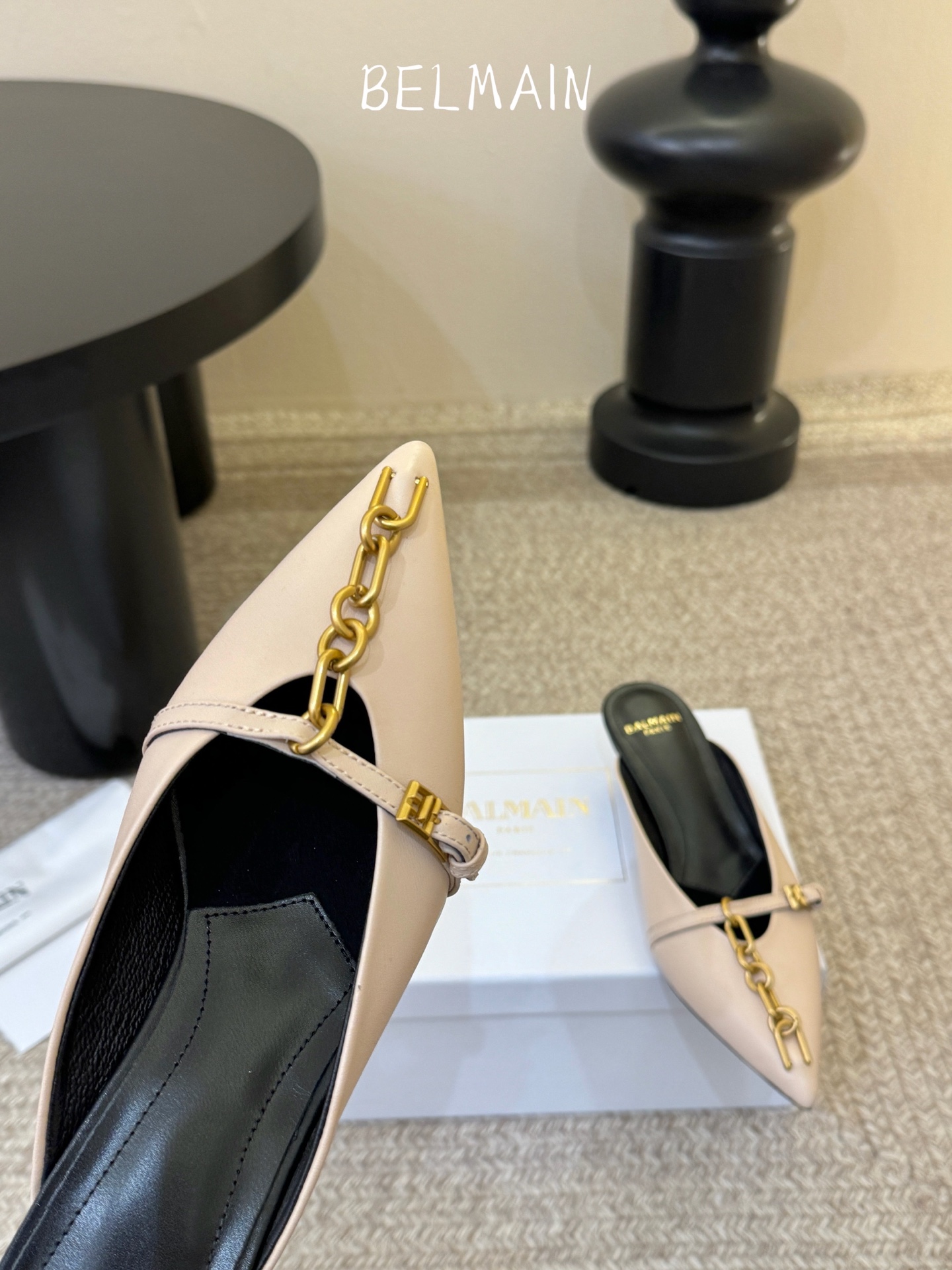 巴黎世家 BALENCA*A 新款牛皮拖鞋系列！这款鞋型是淑女尖头单鞋上脚美爆又百搭 INS爆款 原版购