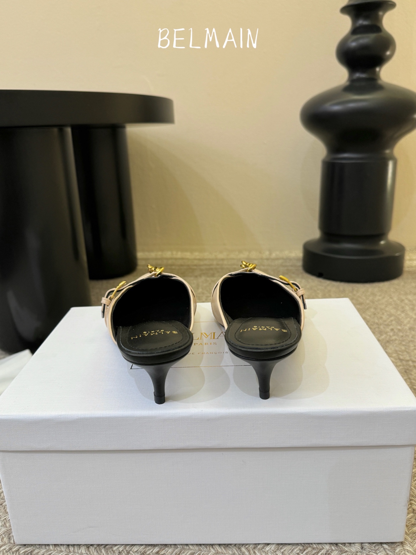 巴黎世家 BALENCA*A 新款牛皮拖鞋系列！这款鞋型是淑女尖头单鞋上脚美爆又百搭 INS爆款 原版购