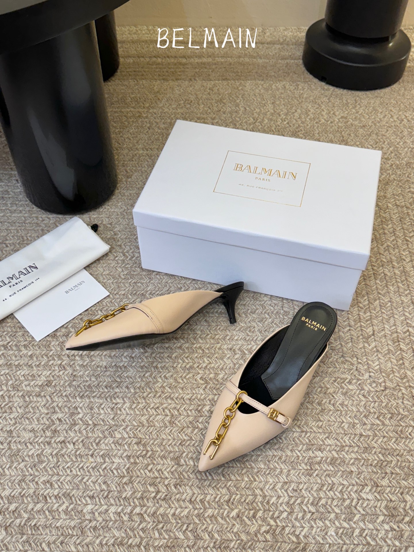 巴黎世家 BALENCA*A 新款牛皮拖鞋系列！这款鞋型是淑女尖头单鞋上脚美爆又百搭 INS爆款 原版购