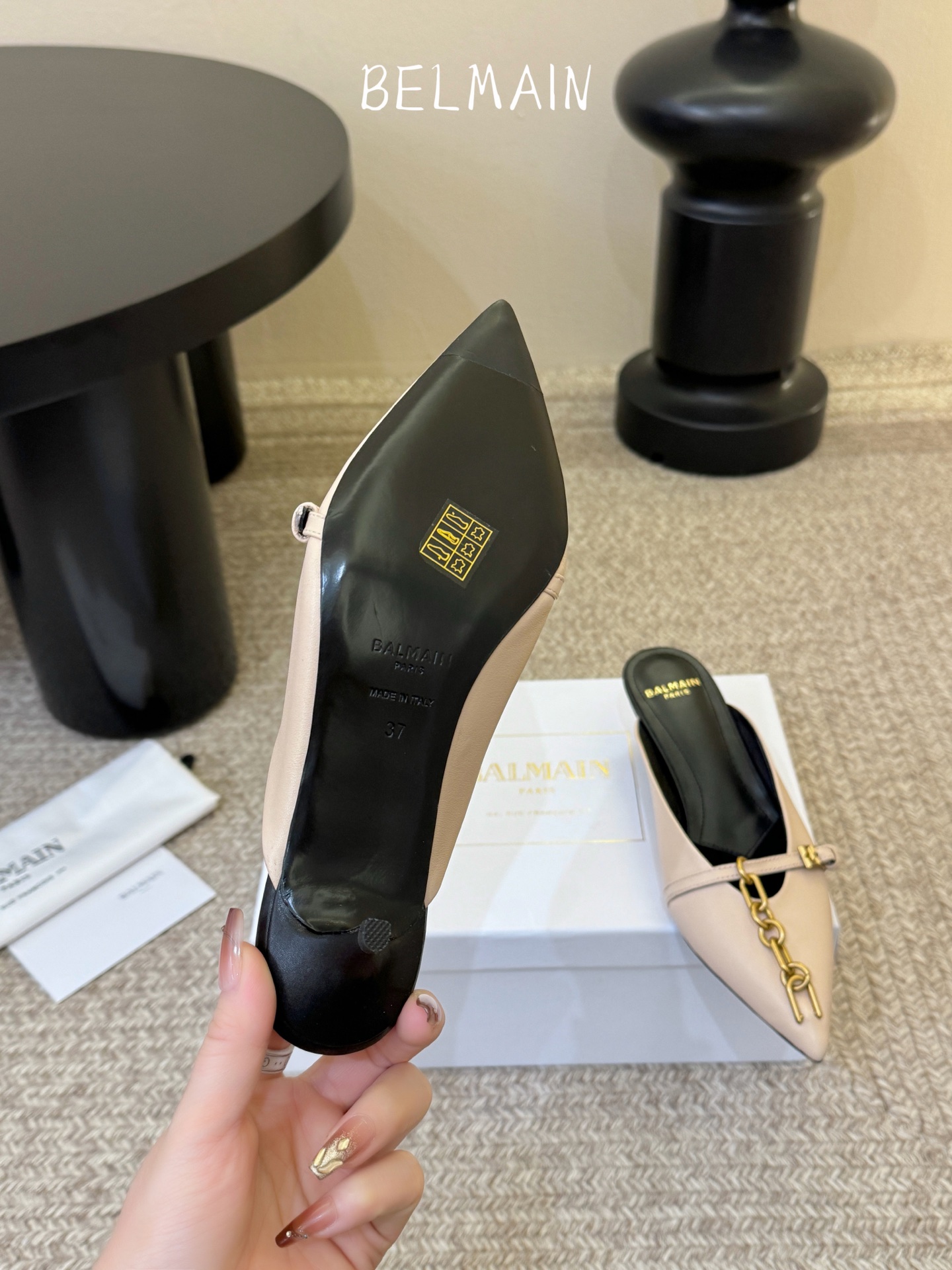 巴黎世家 BALENCA*A 新款牛皮拖鞋系列！这款鞋型是淑女尖头单鞋上脚美爆又百搭 INS爆款 原版购