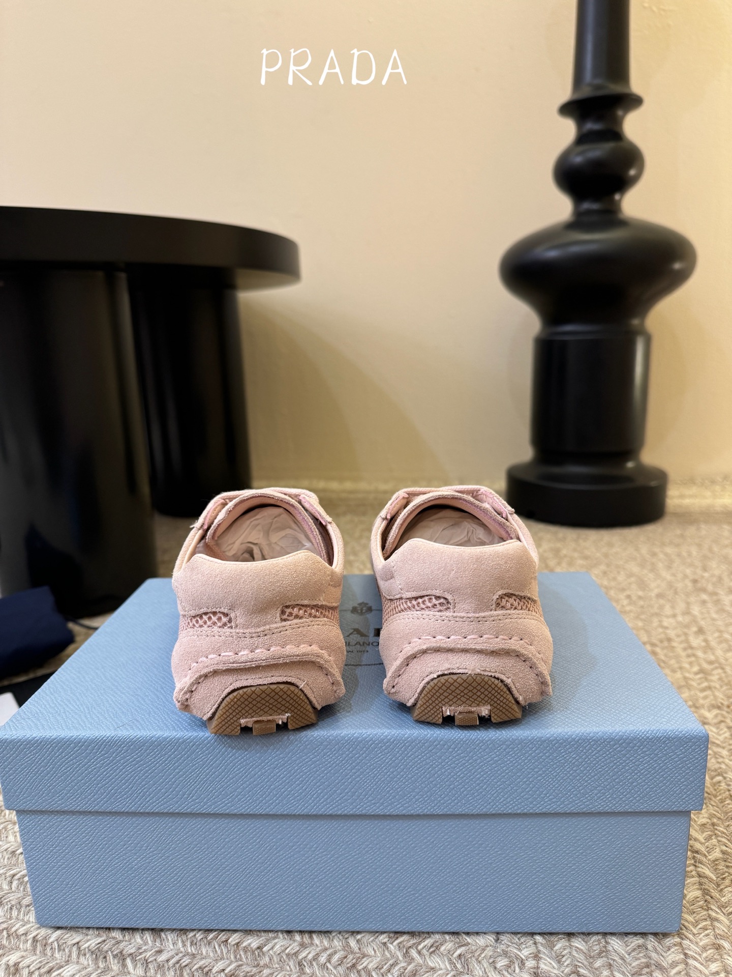 顶级Prada 普拉达 春夏新款 德训鞋 休闲鞋 精工制造，缝线均匀，皮质质感一览无余，多色拼接，时尚大