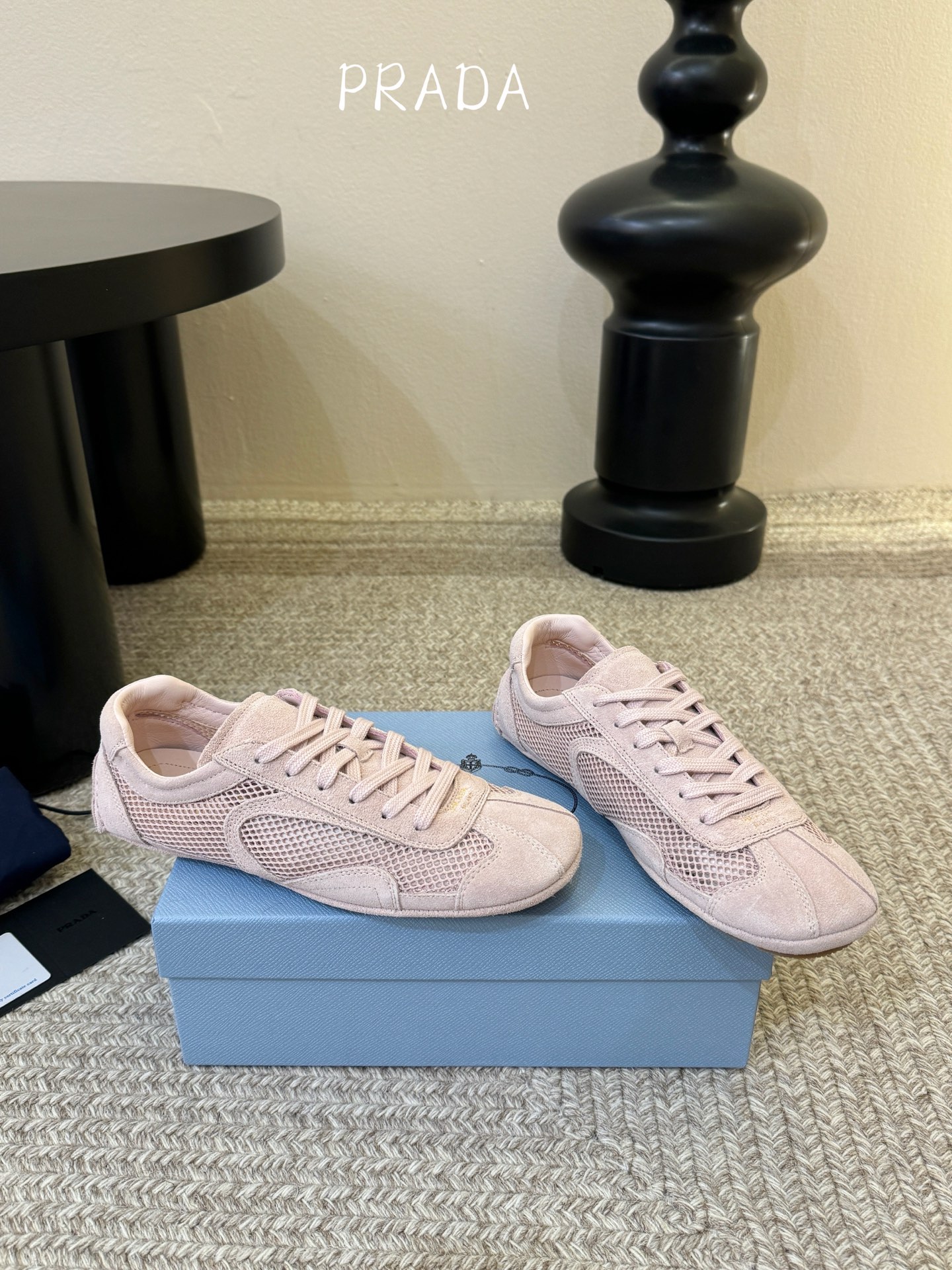 顶级Prada 普拉达 春夏新款 德训鞋 休闲鞋 精工制造，缝线均匀，皮质质感一览无余，多色拼接，时尚大