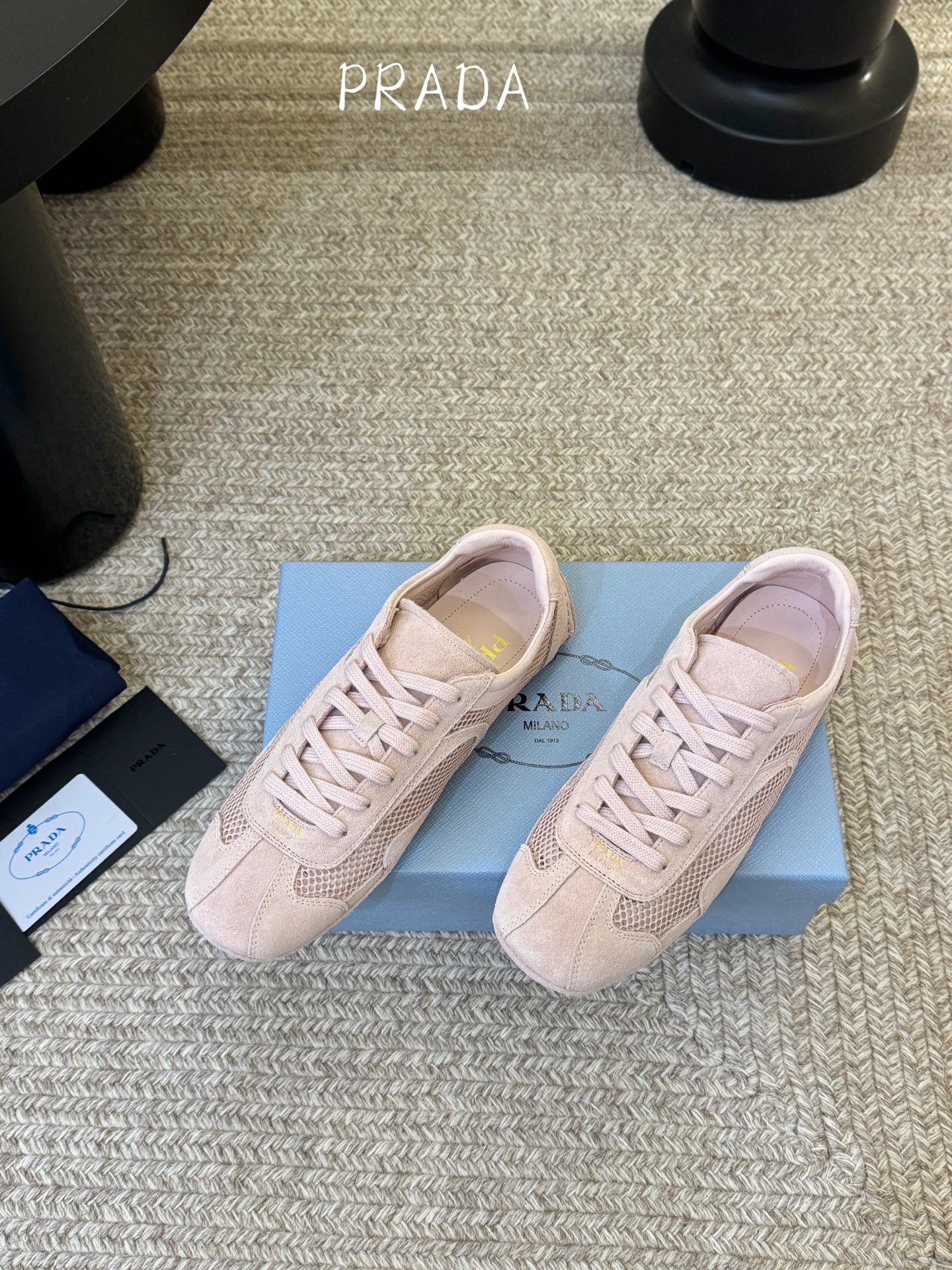 顶级Prada 普拉达 春夏新款 德训鞋 休闲鞋 精工制造，缝线均匀，皮质质感一览无余，多色拼接，时尚大