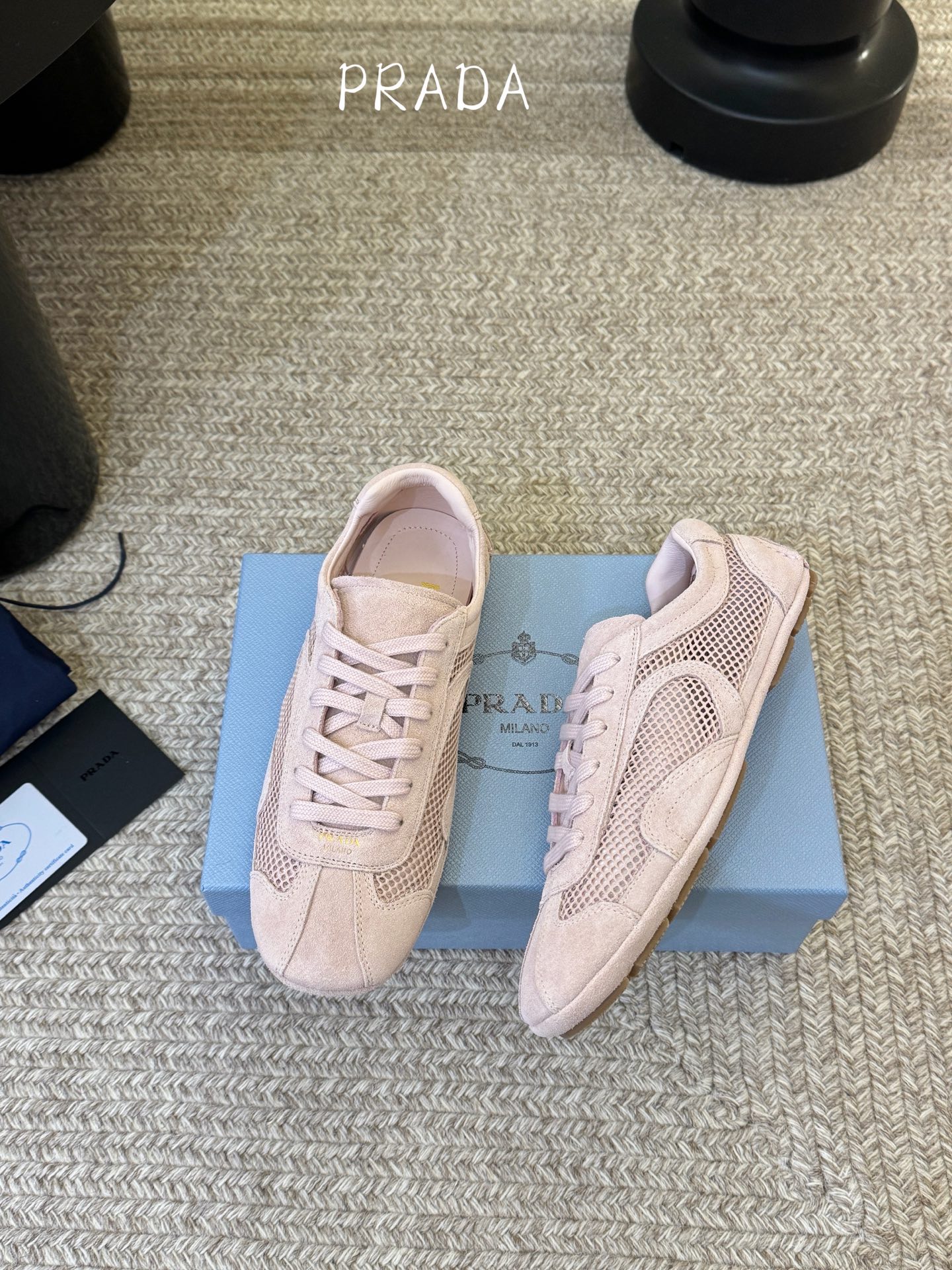 顶级Prada 普拉达 春夏新款 德训鞋 休闲鞋 精工制造，缝线均匀，皮质质感一览无余，多色拼接，时尚大