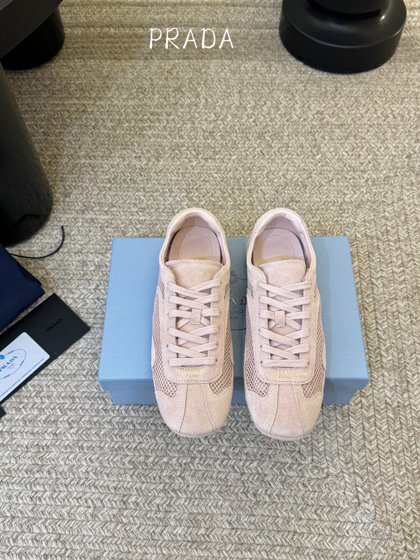 顶级Prada 普拉达 春夏新款 德训鞋 休闲鞋 精工制造，缝线均匀，皮质质感一览无余，多色拼接，时尚大