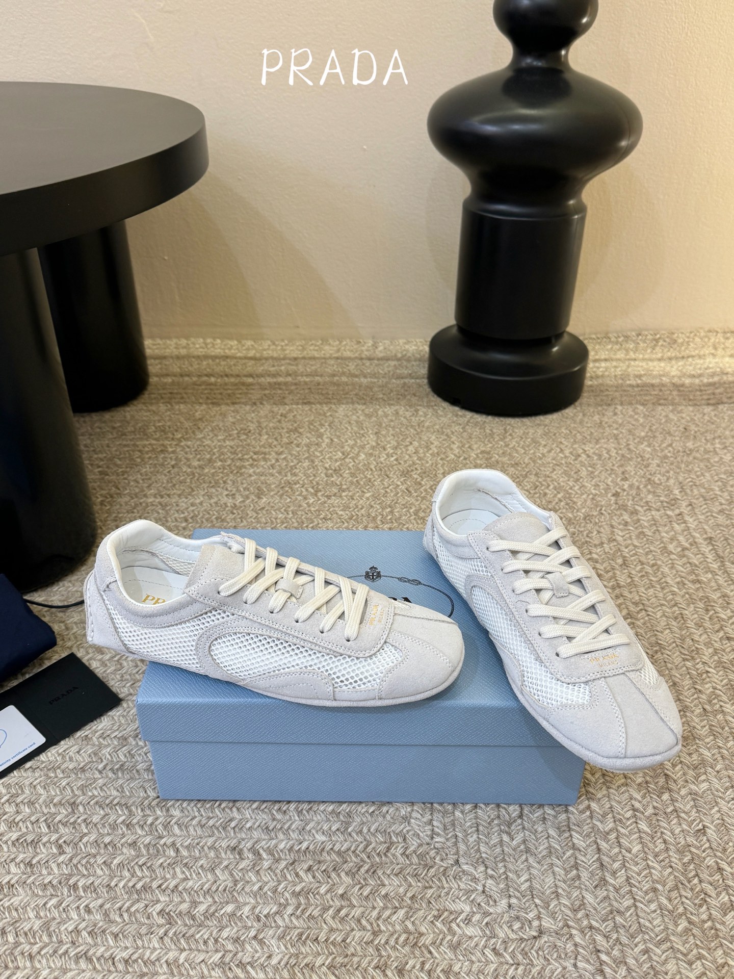 顶级Prada 普拉达 春夏新款 德训鞋 休闲鞋 精工制造，缝线均匀，皮质质感一览无余，多色拼接，时尚大