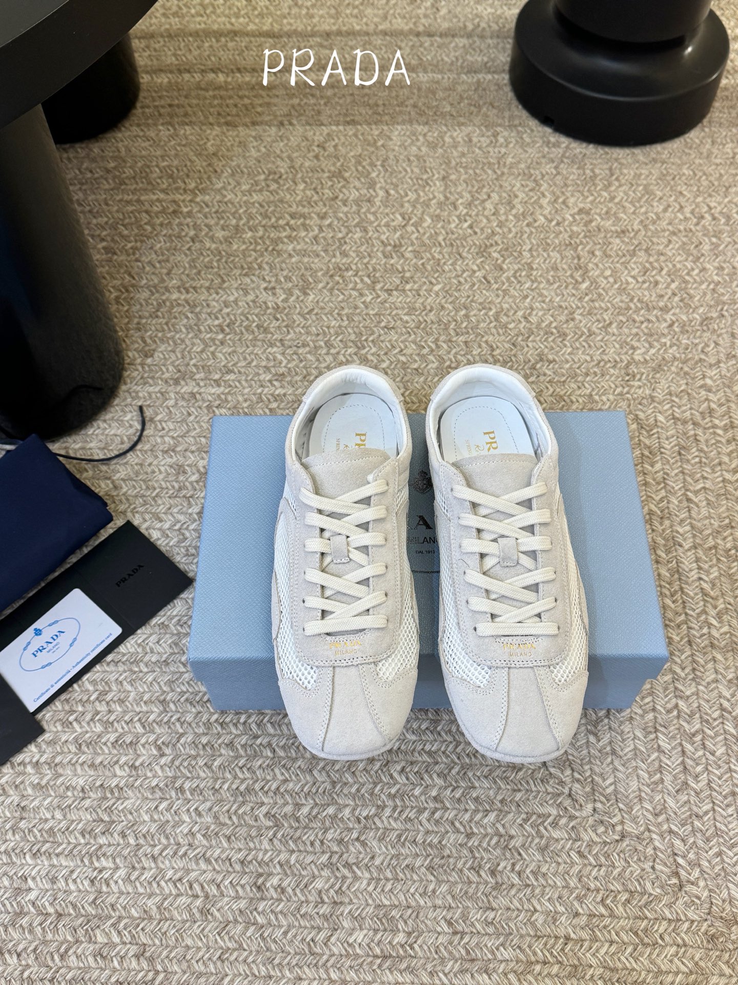 顶级Prada 普拉达 春夏新款 德训鞋 休闲鞋 精工制造，缝线均匀，皮质质感一览无余，多色拼接，时尚大