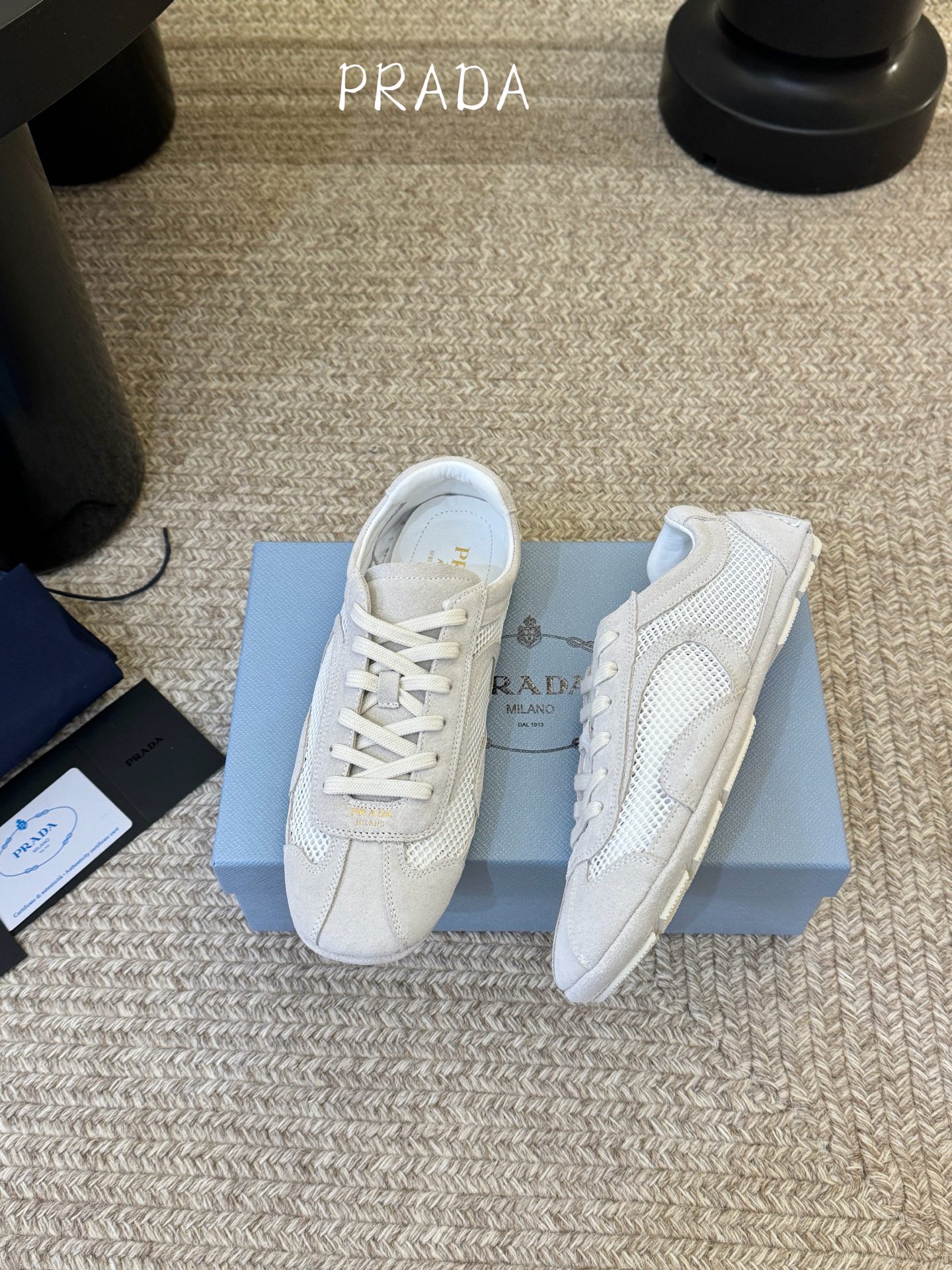 顶级Prada 普拉达 春夏新款 德训鞋 休闲鞋 精工制造，缝线均匀，皮质质感一览无余，多色拼接，时尚大