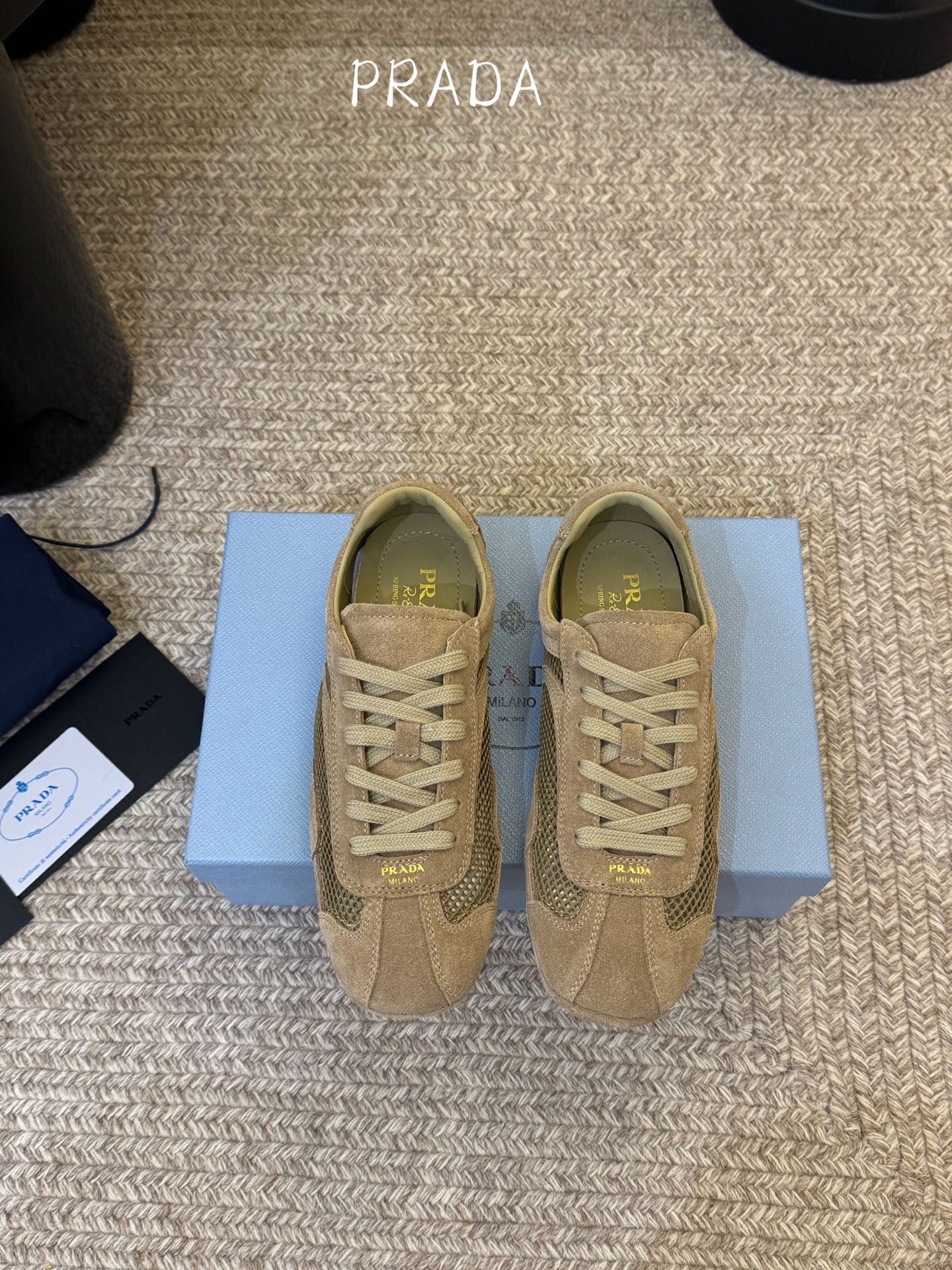 顶级Prada 普拉达 春夏新款 德训鞋 休闲鞋 精工制造，缝线均匀，皮质质感一览无余，多色拼接，时尚大