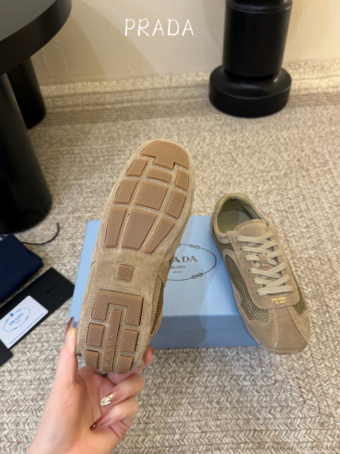 顶级Prada 普拉达 春夏新款 德训鞋 休闲鞋 精工制造，缝线均匀，皮质质感一览无余，多色拼接，时尚大