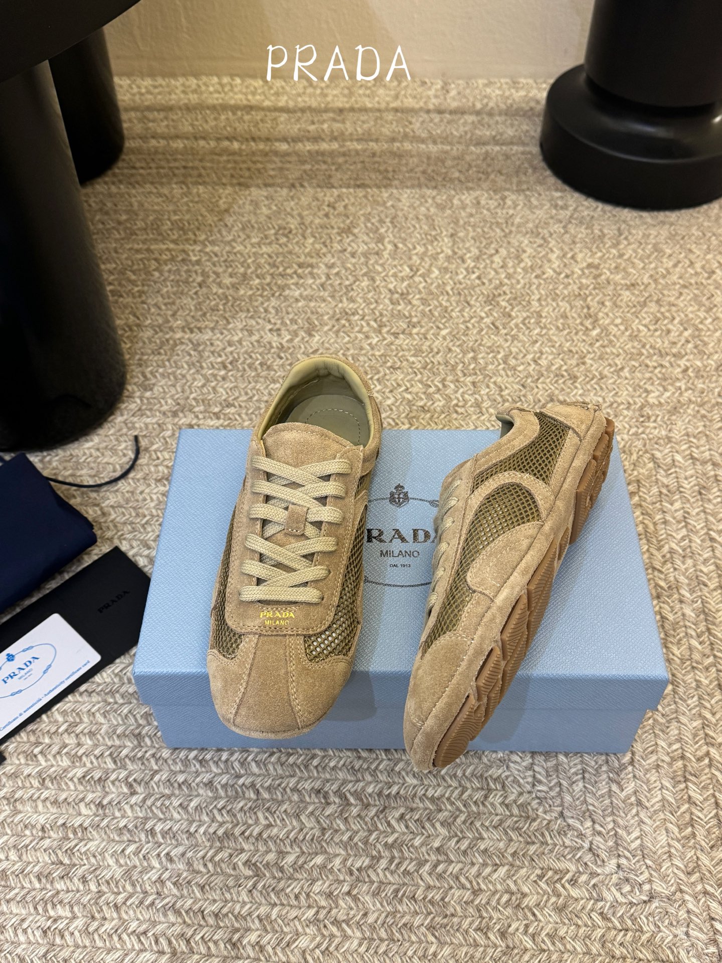 顶级Prada 普拉达 春夏新款 德训鞋 休闲鞋 精工制造，缝线均匀，皮质质感一览无余，多色拼接，时尚大