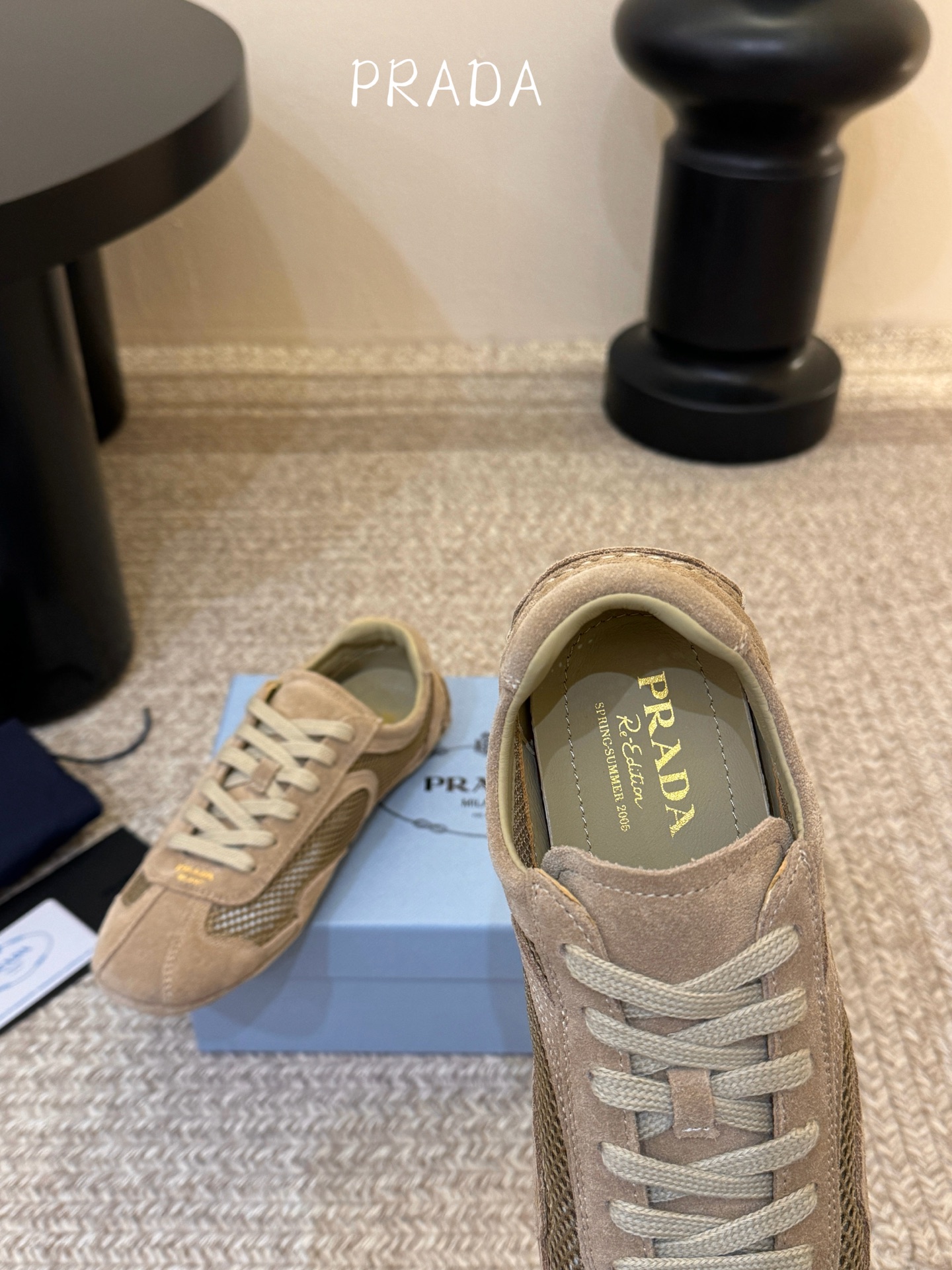 顶级Prada 普拉达 春夏新款 德训鞋 休闲鞋 精工制造，缝线均匀，皮质质感一览无余，多色拼接，时尚大