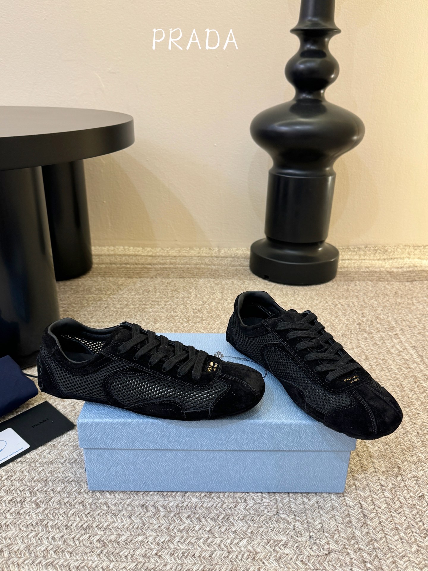 顶级Prada 普拉达 春夏新款 德训鞋 休闲鞋 精工制造，缝线均匀，皮质质感一览无余，多色拼接，时尚大