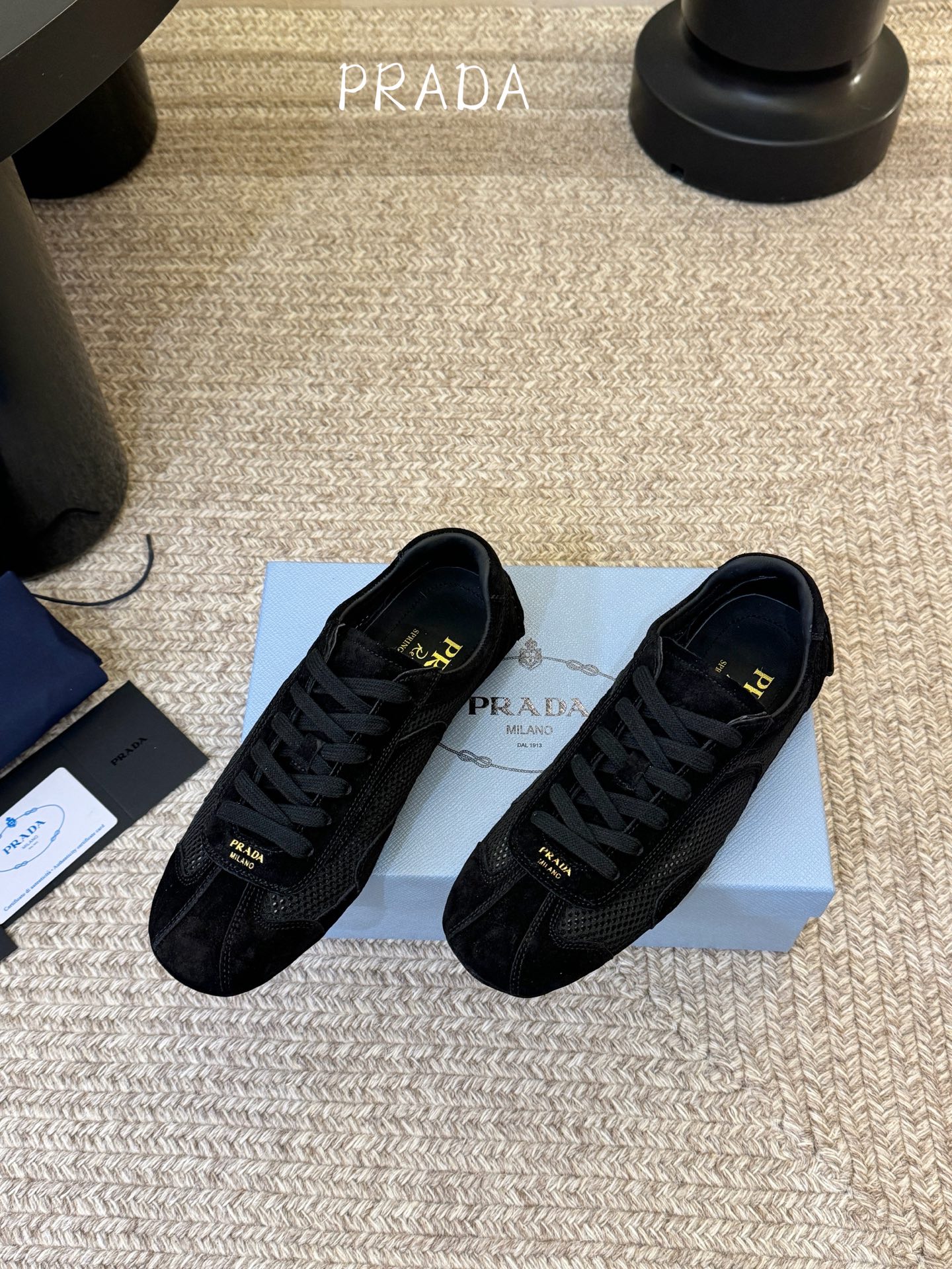 顶级Prada 普拉达 春夏新款 德训鞋 休闲鞋 精工制造，缝线均匀，皮质质感一览无余，多色拼接，时尚大