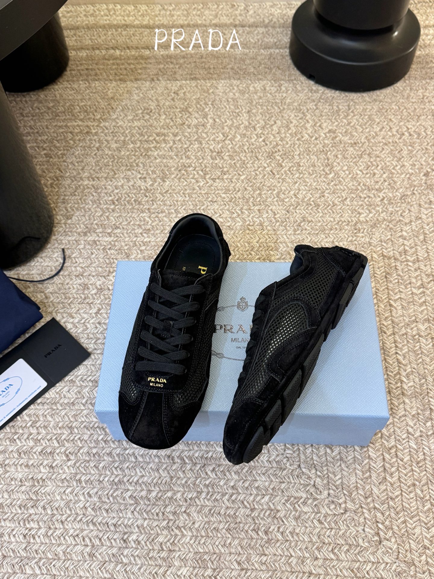 顶级Prada 普拉达 春夏新款 德训鞋 休闲鞋 精工制造，缝线均匀，皮质质感一览无余，多色拼接，时尚大