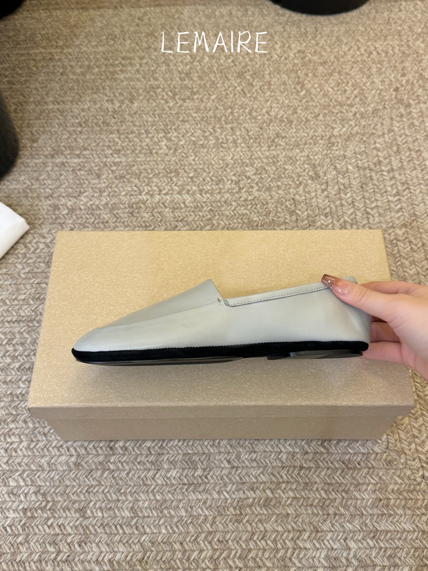 Lemaire 2026春夏新款 方头 平底 一脚蹬 乐福鞋​​Lemaire奶黄色乐福鞋，简约大方，方