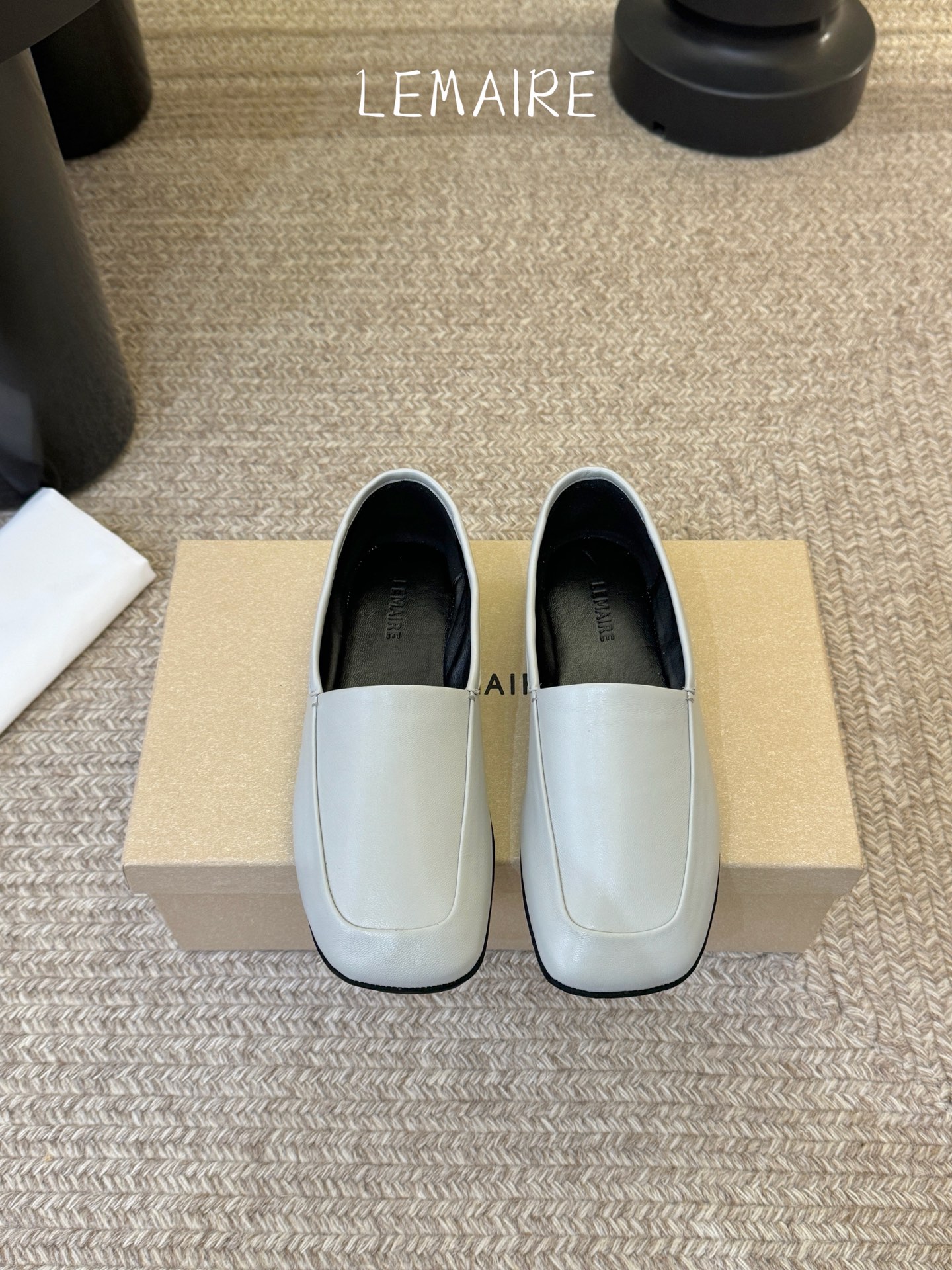 Lemaire 2026春夏新款 方头 平底 一脚蹬 乐福鞋​​Lemaire奶黄色乐福鞋，简约大方，方