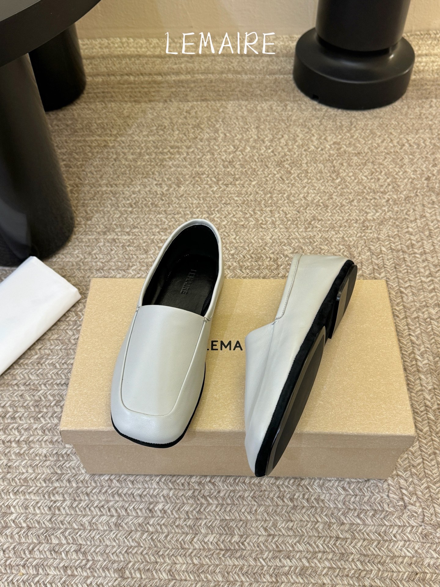 Lemaire 2026春夏新款 方头 平底 一脚蹬 乐福鞋​​Lemaire奶黄色乐福鞋，简约大方，方