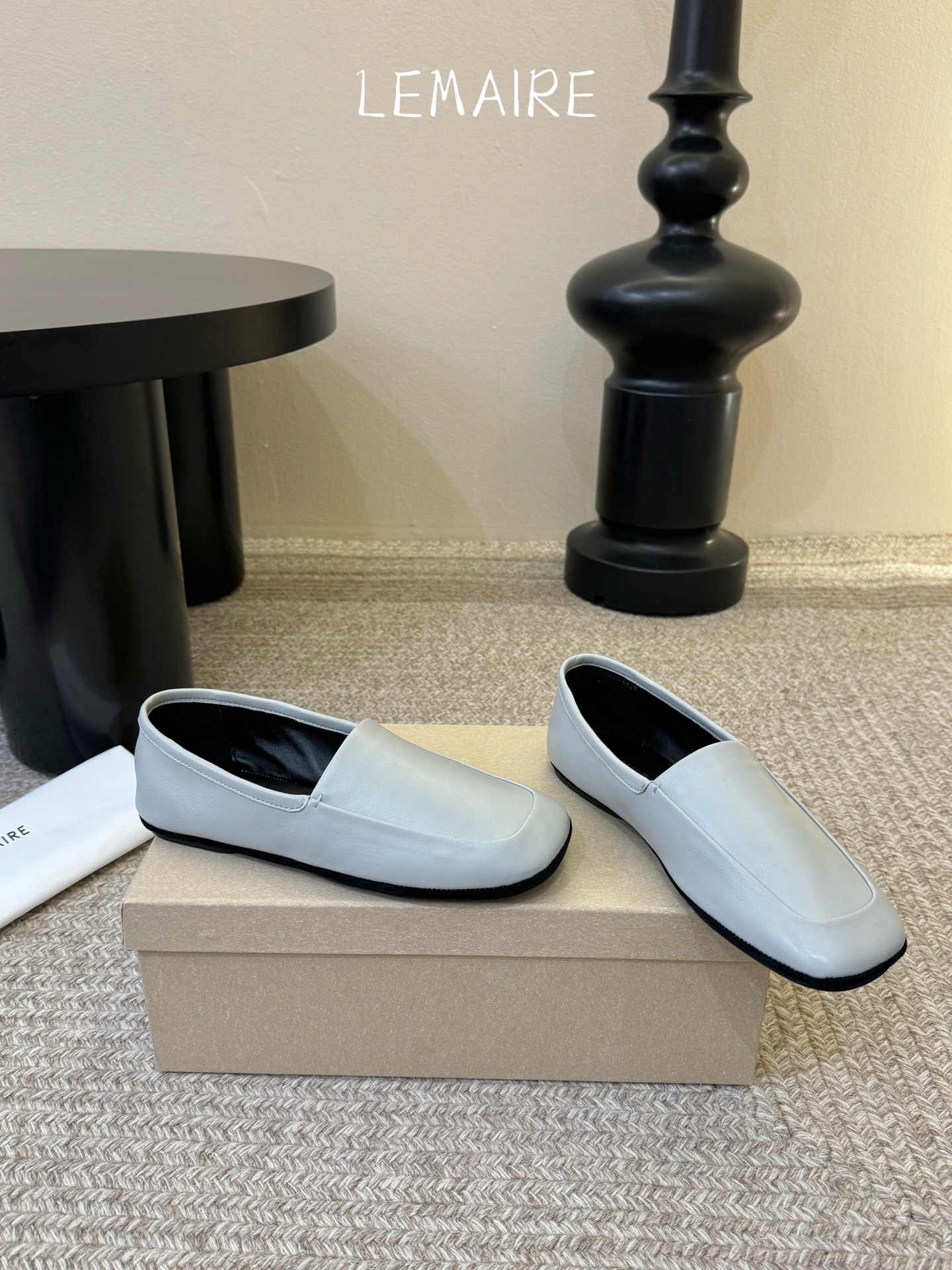 Lemaire 2026春夏新款 方头 平底 一脚蹬 乐福鞋​​Lemaire奶黄色乐福鞋，简约大方，方