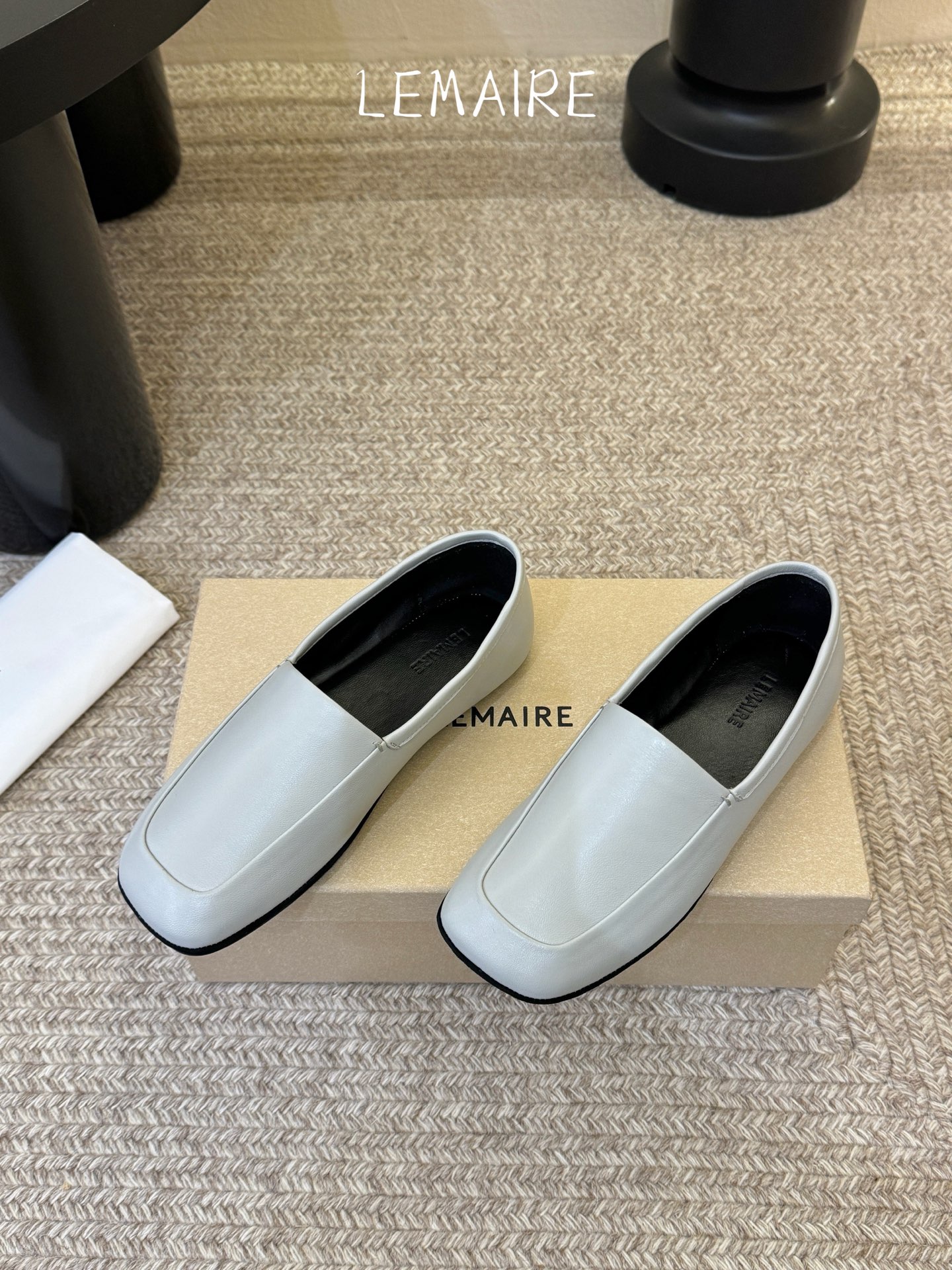 Lemaire 2026春夏新款 方头 平底 一脚蹬 乐福鞋​​Lemaire奶黄色乐福鞋，简约大方，方