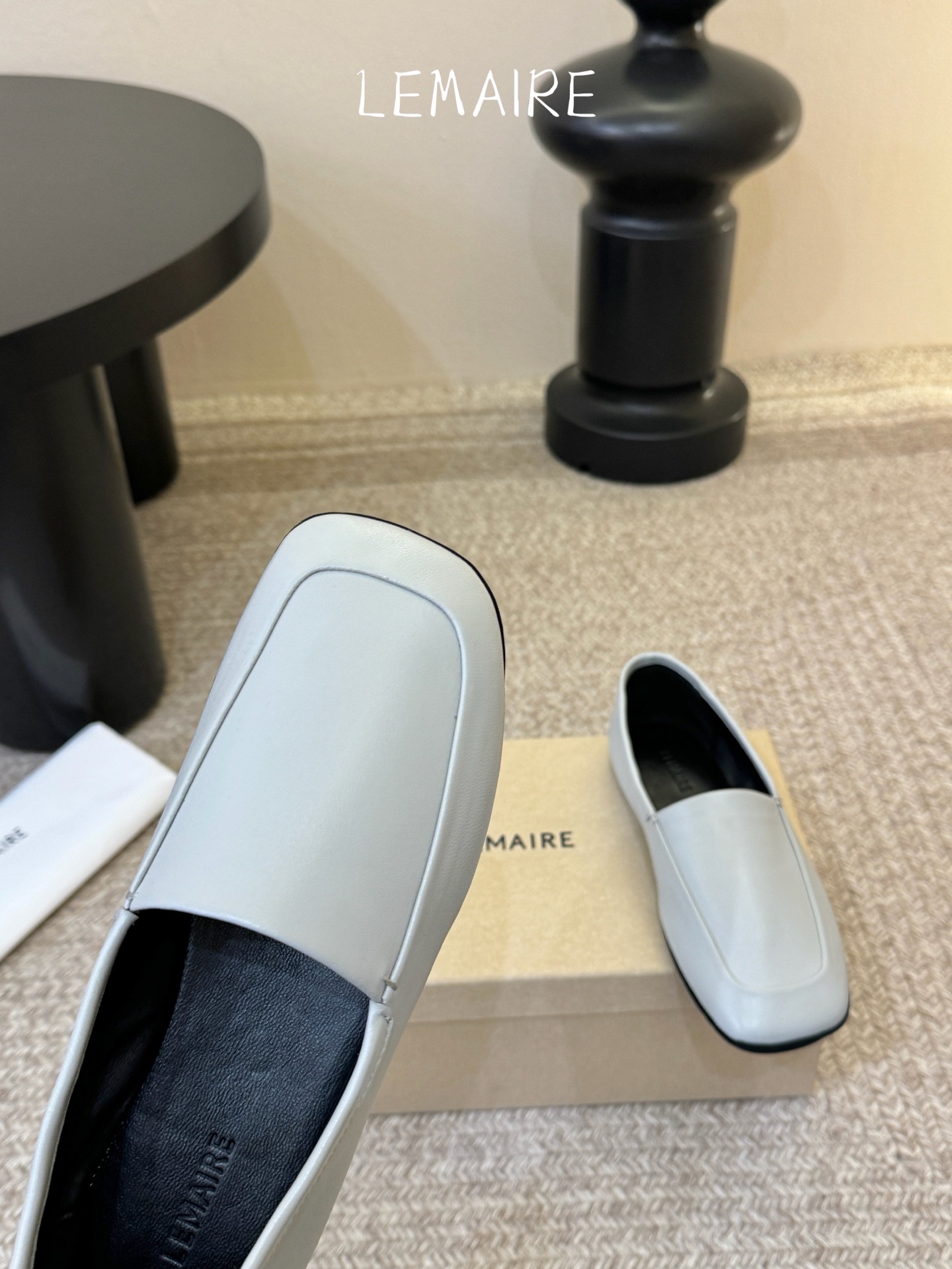 Lemaire 2026春夏新款 方头 平底 一脚蹬 乐福鞋​​Lemaire奶黄色乐福鞋，简约大方，方