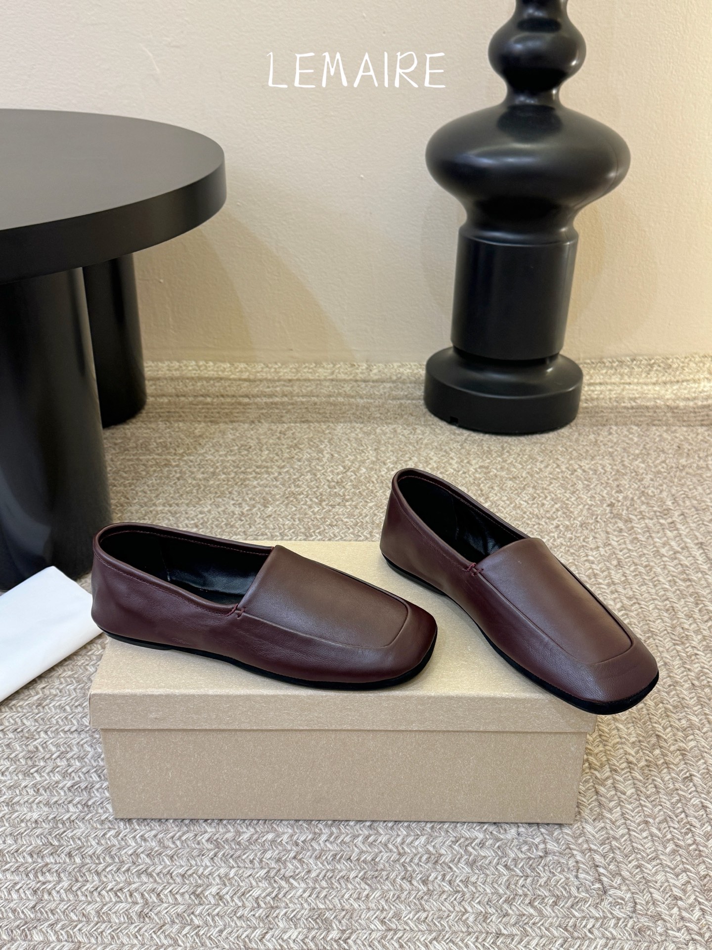 Lemaire 2026春夏新款 方头 平底 一脚蹬 乐福鞋​​Lemaire奶黄色乐福鞋，简约大方，方